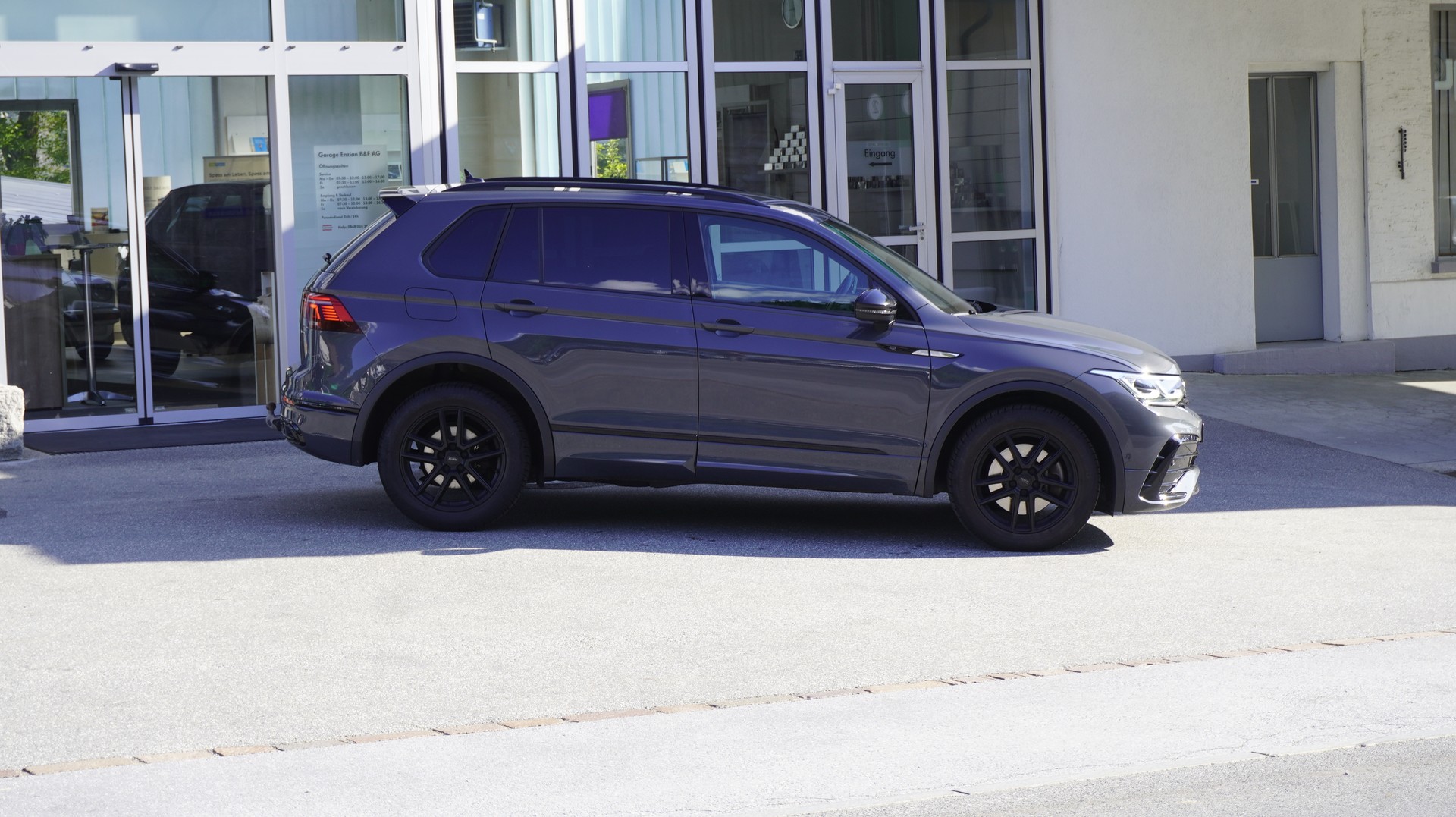 VW Tiguan 2.0TSI R-Line 4Motion DSG-image-6