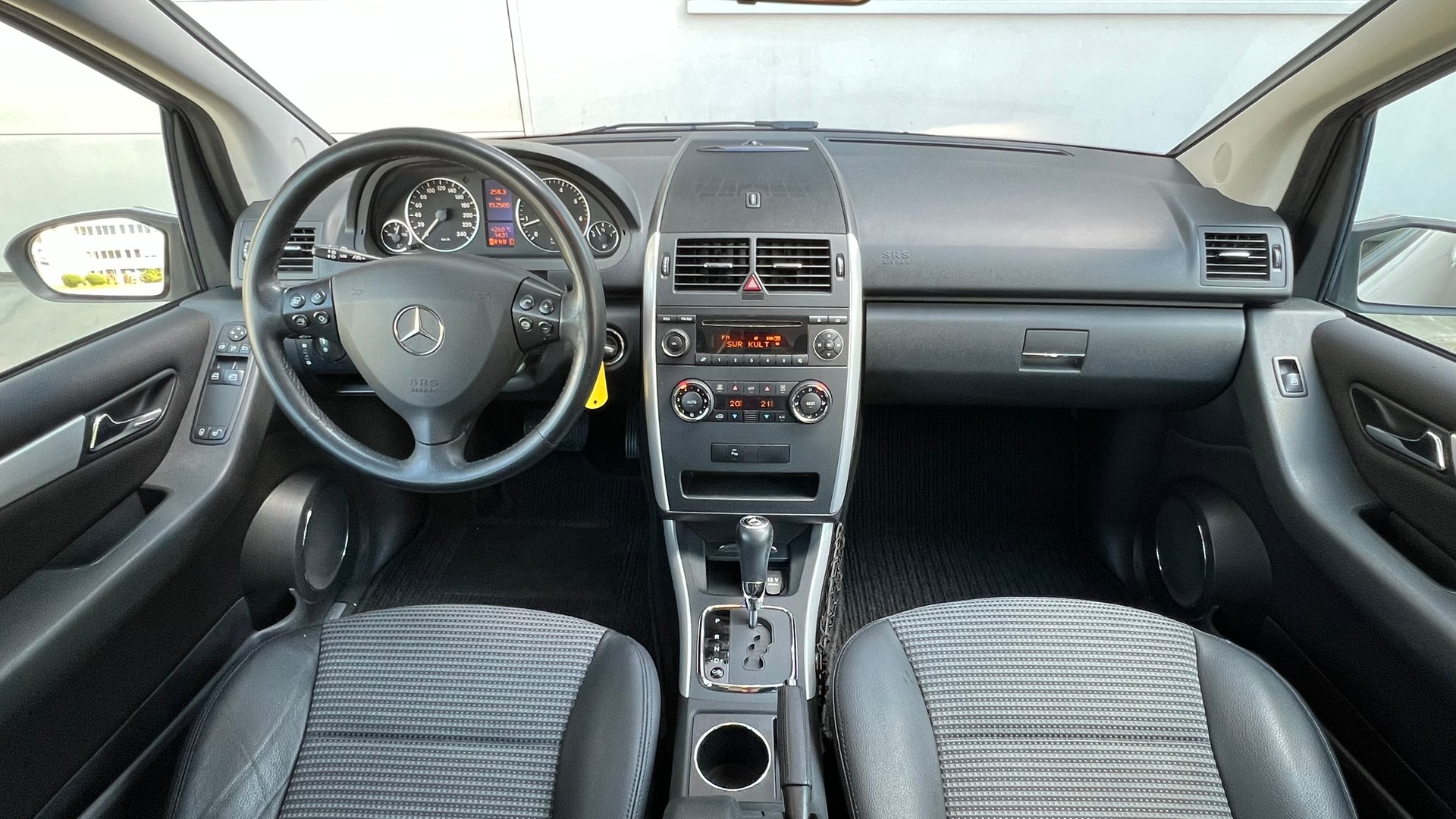 MERCEDES-BENZ A 200 AVANTGARDE AUTOMATIC l 136 PS-image-21
