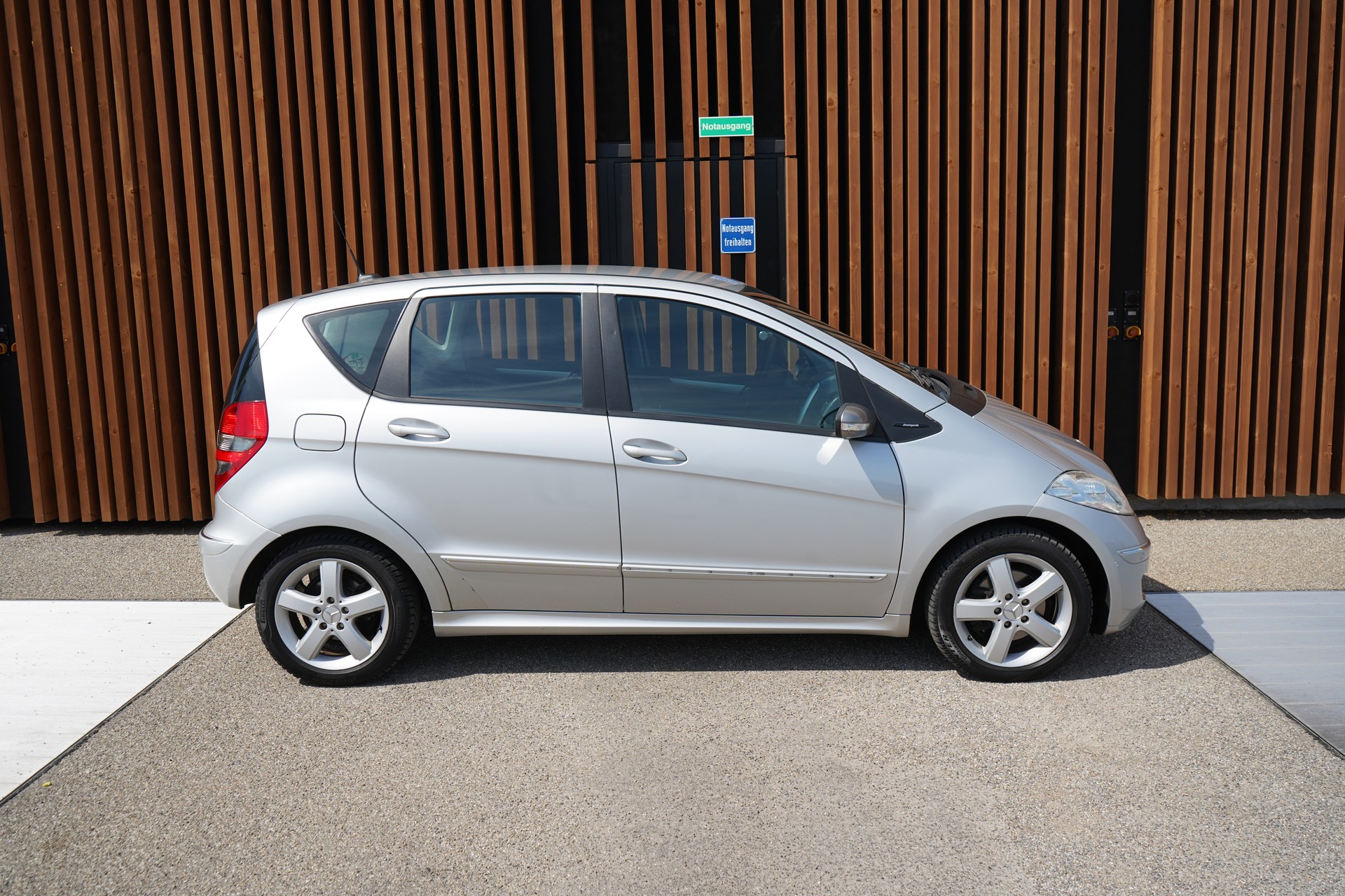 MERCEDES-BENZ A 200 AVANTGARDE AUTOMATIC l 136 PS-image-4