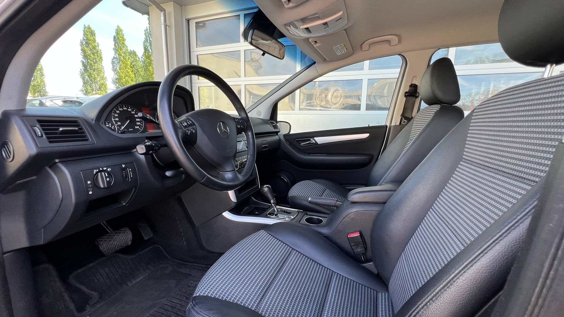 MERCEDES-BENZ A 200 AVANTGARDE AUTOMATIC l 136 PS-image-25