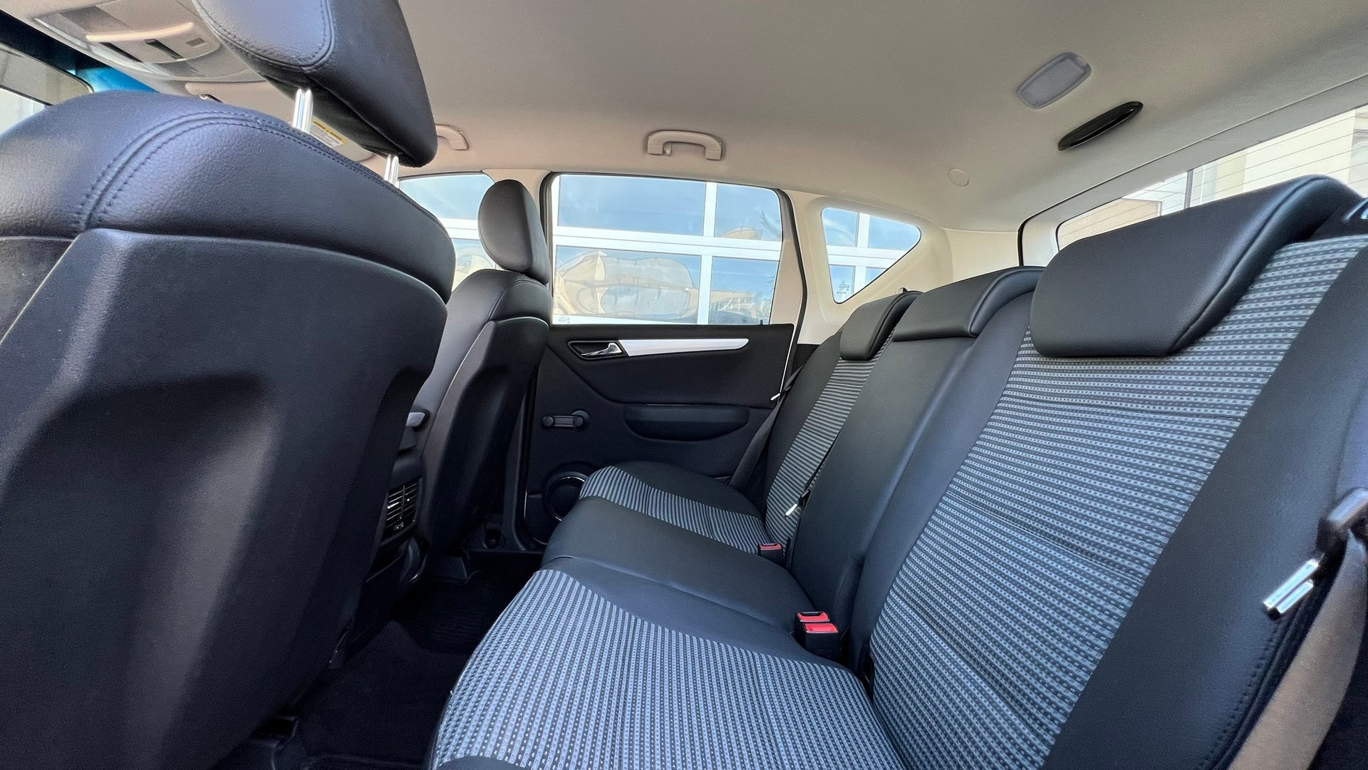 MERCEDES-BENZ A 200 AVANTGARDE AUTOMATIC l 136 PS-image-27