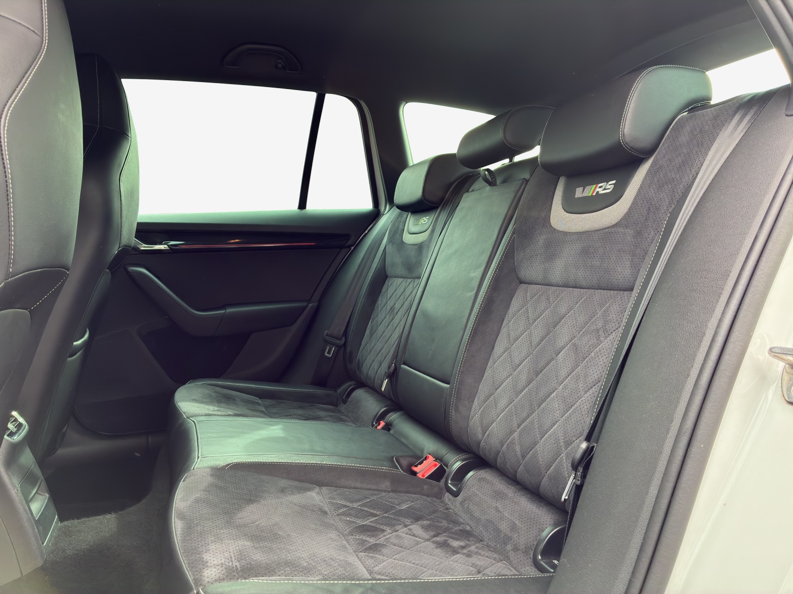 SKODA Octavia Combi 2.0 TSI RS DSG-image-11