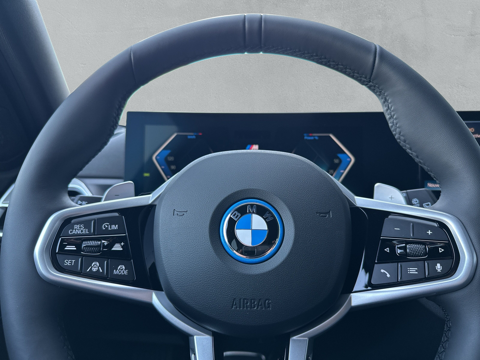 BMW 330e x DriveTouring Steptronic M Sport **Action de leasing à 0.9%**-image-17