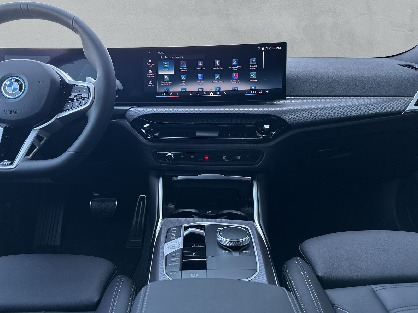 BMW 330e x DriveTouring Steptronic M Sport **Action de leasing à 0.9%**-image-13