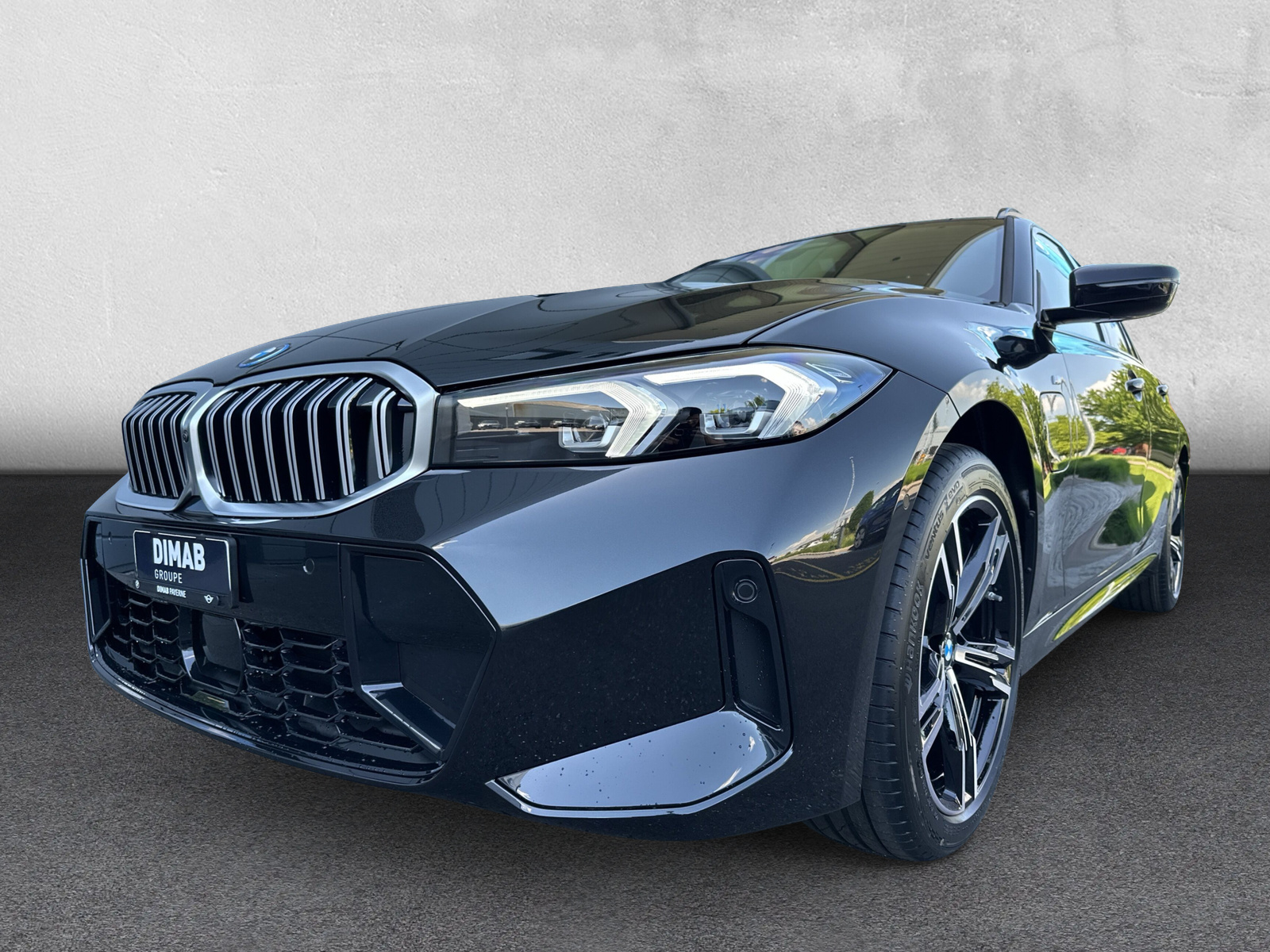 BMW 330e x DriveTouring Steptronic M Sport **Action de leasing à 0.9%**-image-7