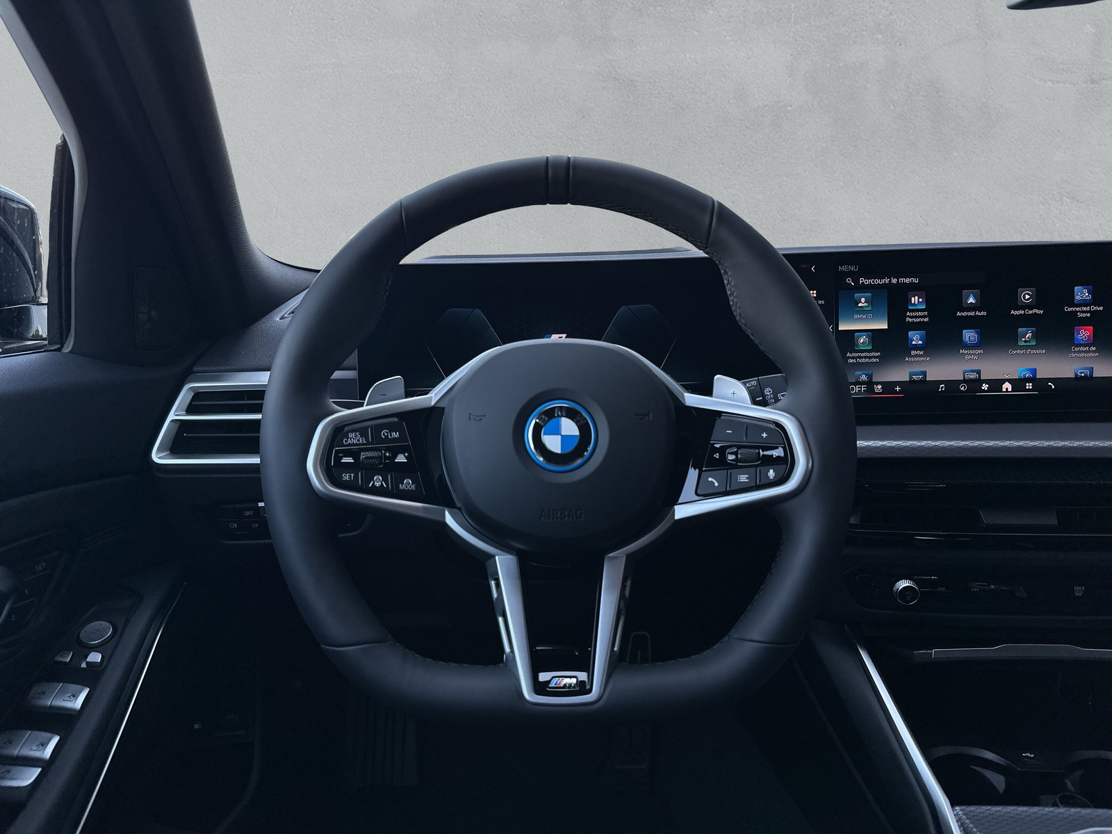 BMW 330e x DriveTouring Steptronic M Sport **Action de leasing à 0.9%**-image-15