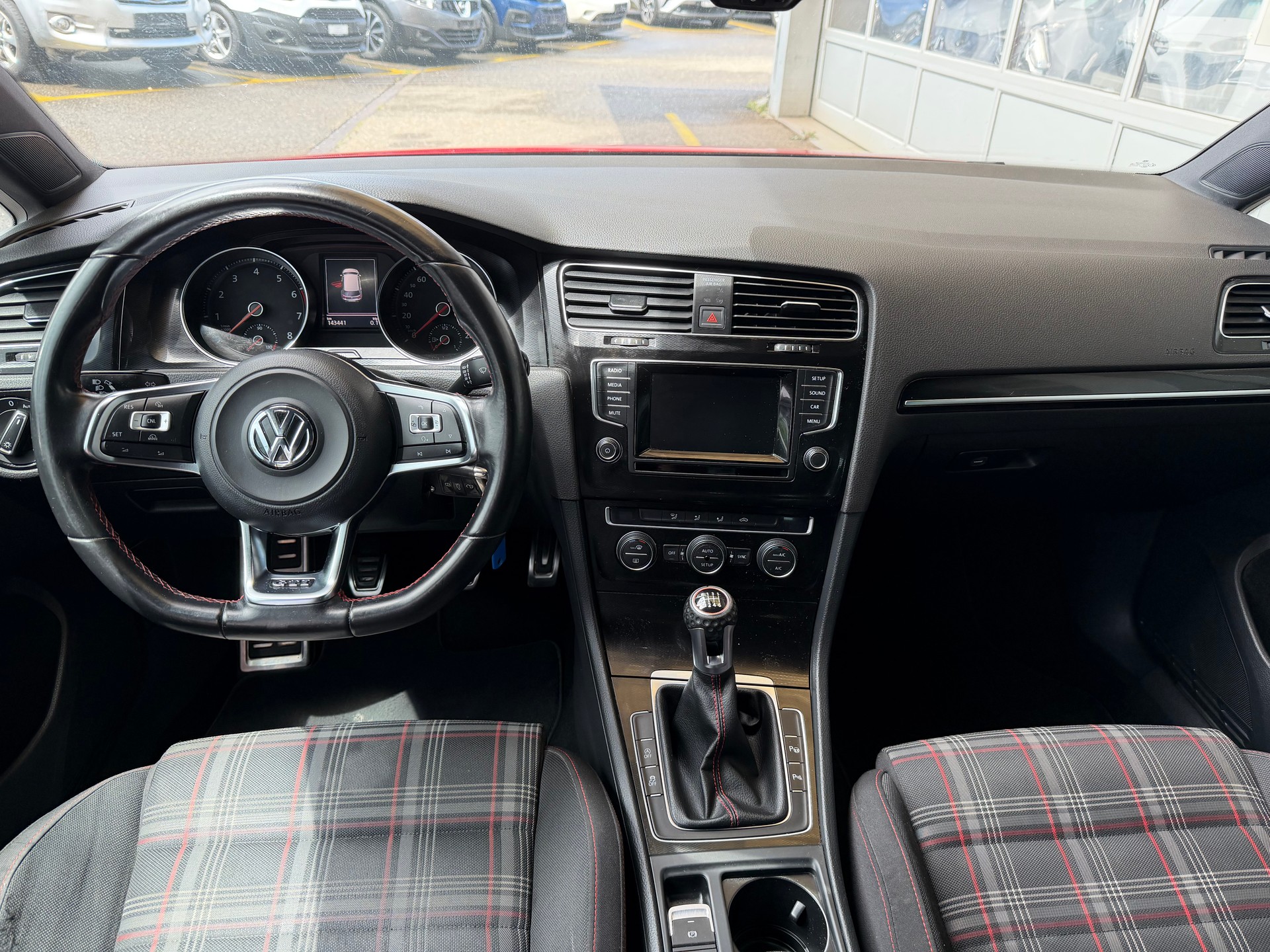 VW Golf 2.0 TSI GTI-image-9