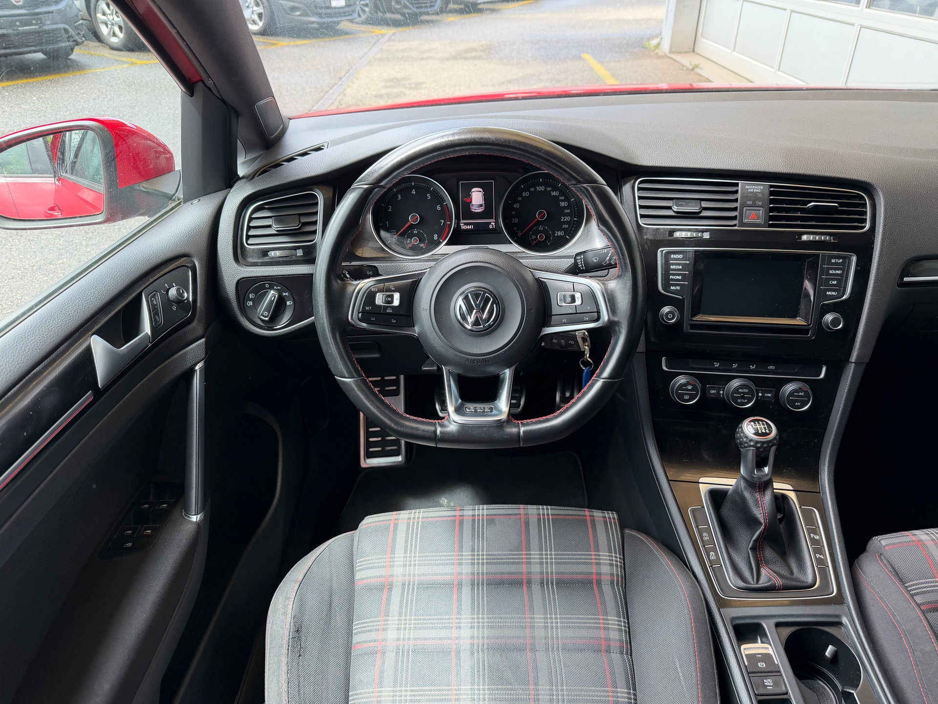 VW Golf 2.0 TSI GTI-image-10