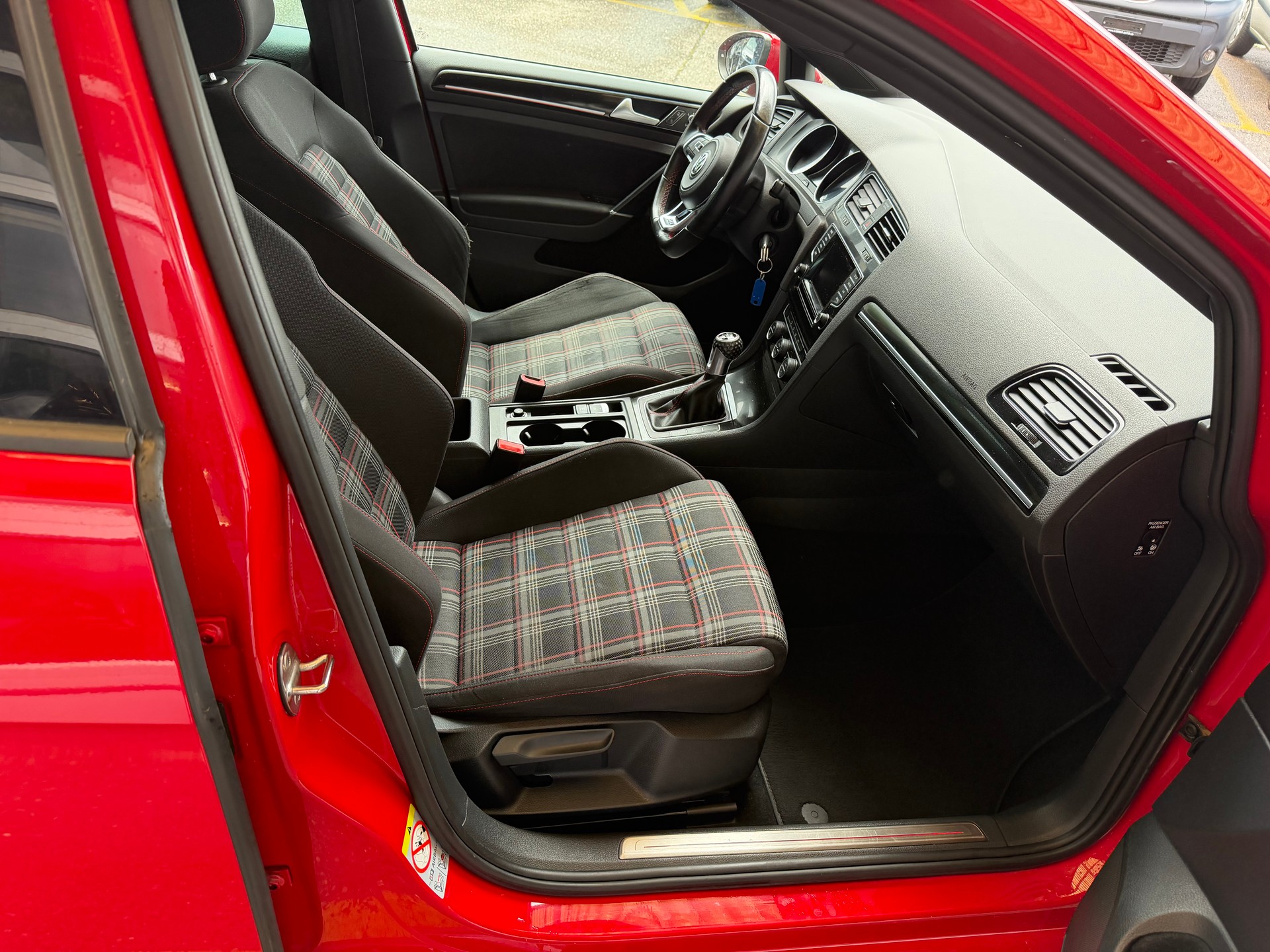 VW Golf 2.0 TSI GTI-image-12