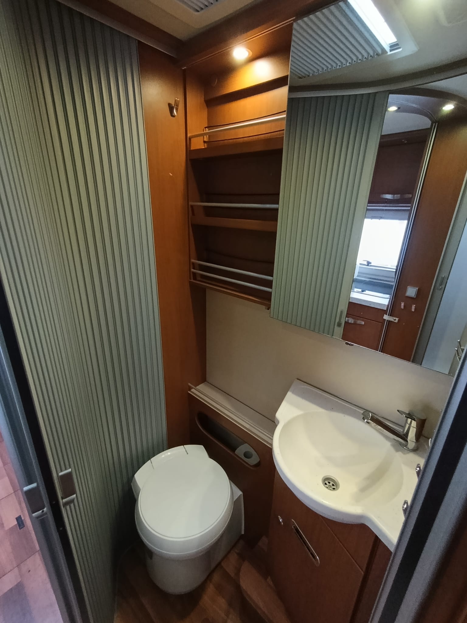 HYMER B594 ***Legendären B-Klasse ComfortLine***Nutzlast *Dachklima *Voll Wintertauglich *Hubbett 220cm x 150cm *Gas Tankanlage-image-20