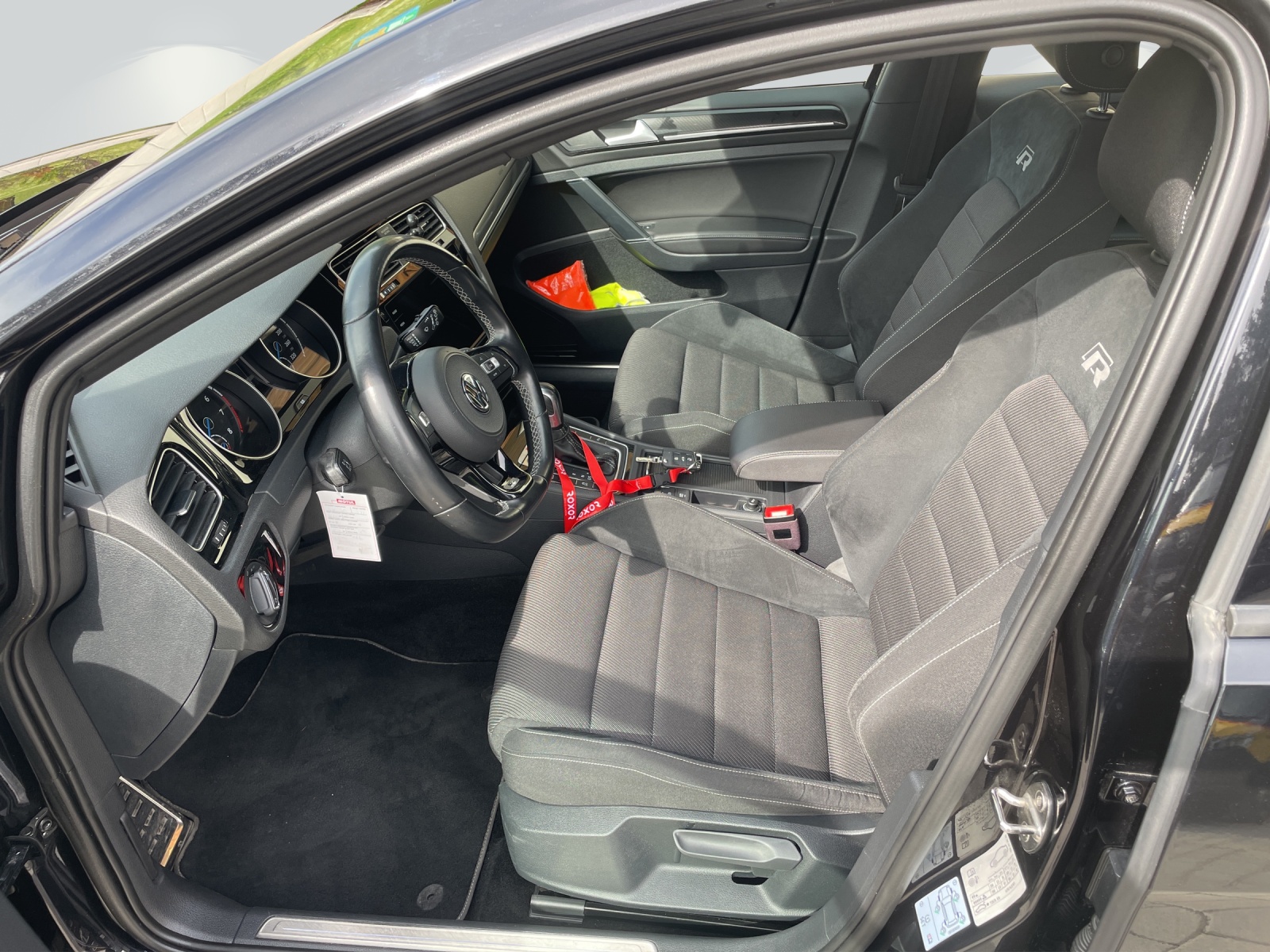 VW Golf R-image-4