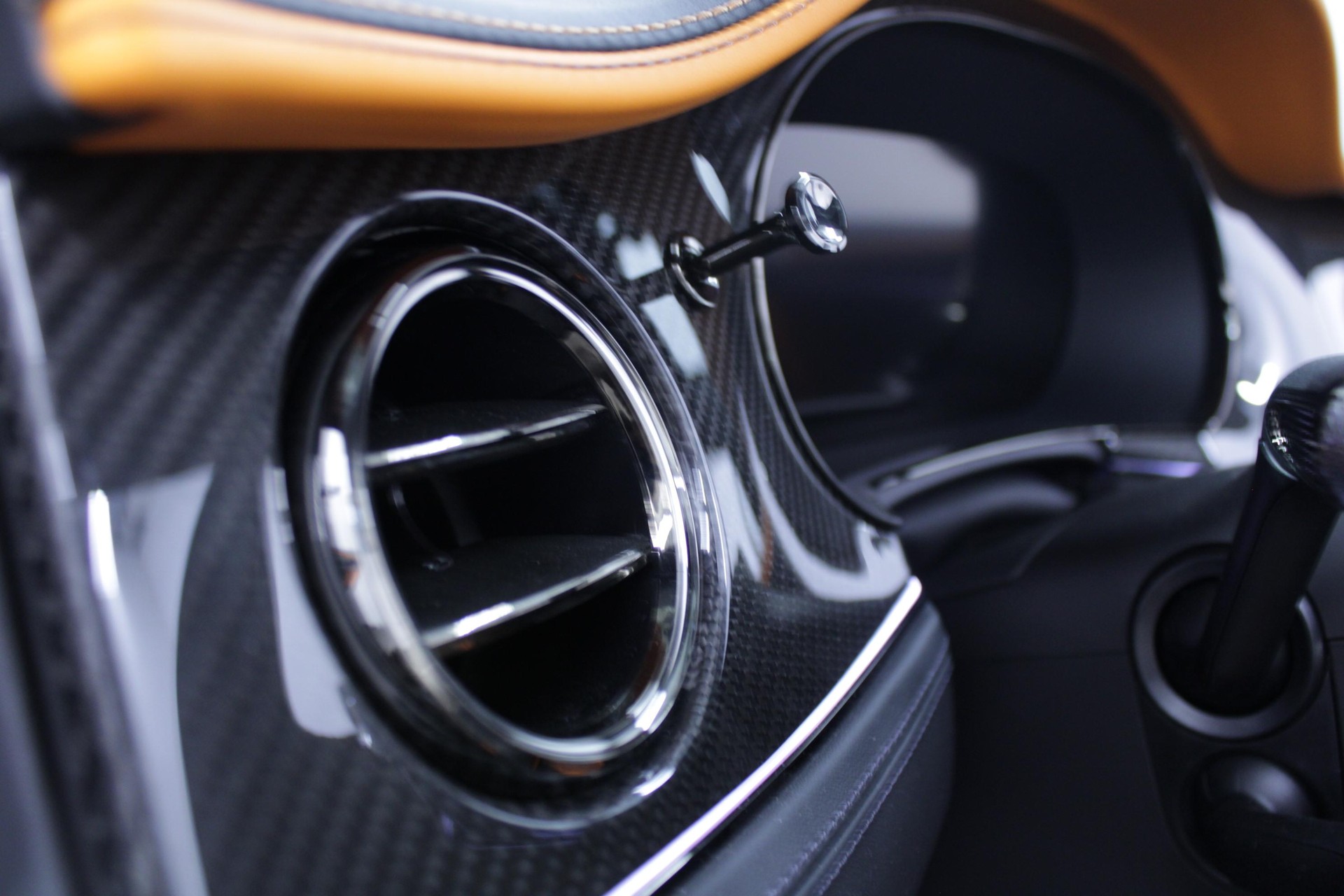 BENTLEY Continental GTC 4.0 V8 Hybrid Speed-image-17
