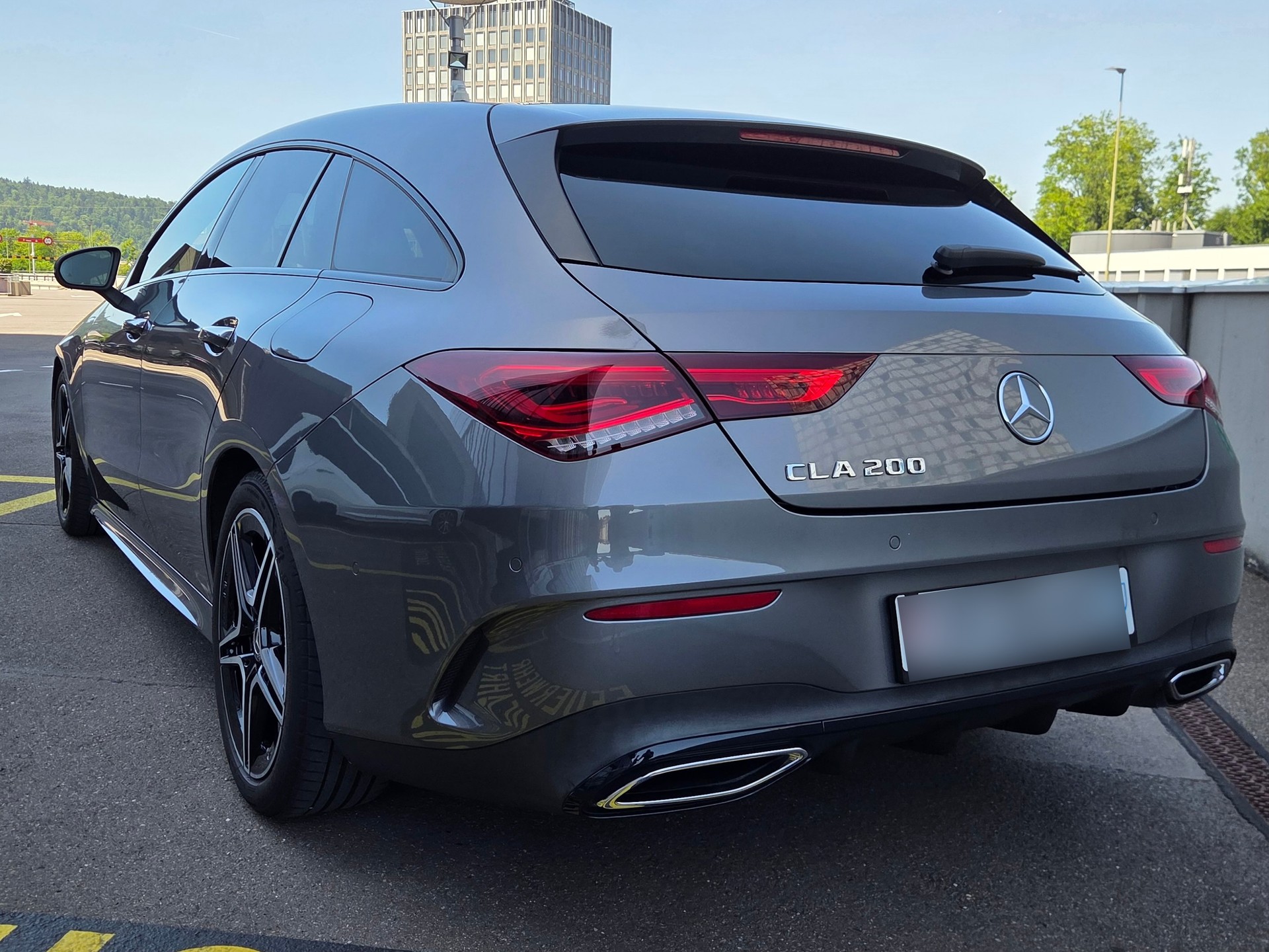 MERCEDES-BENZ CLA Shooting Brake 200 AMG Line-image-2