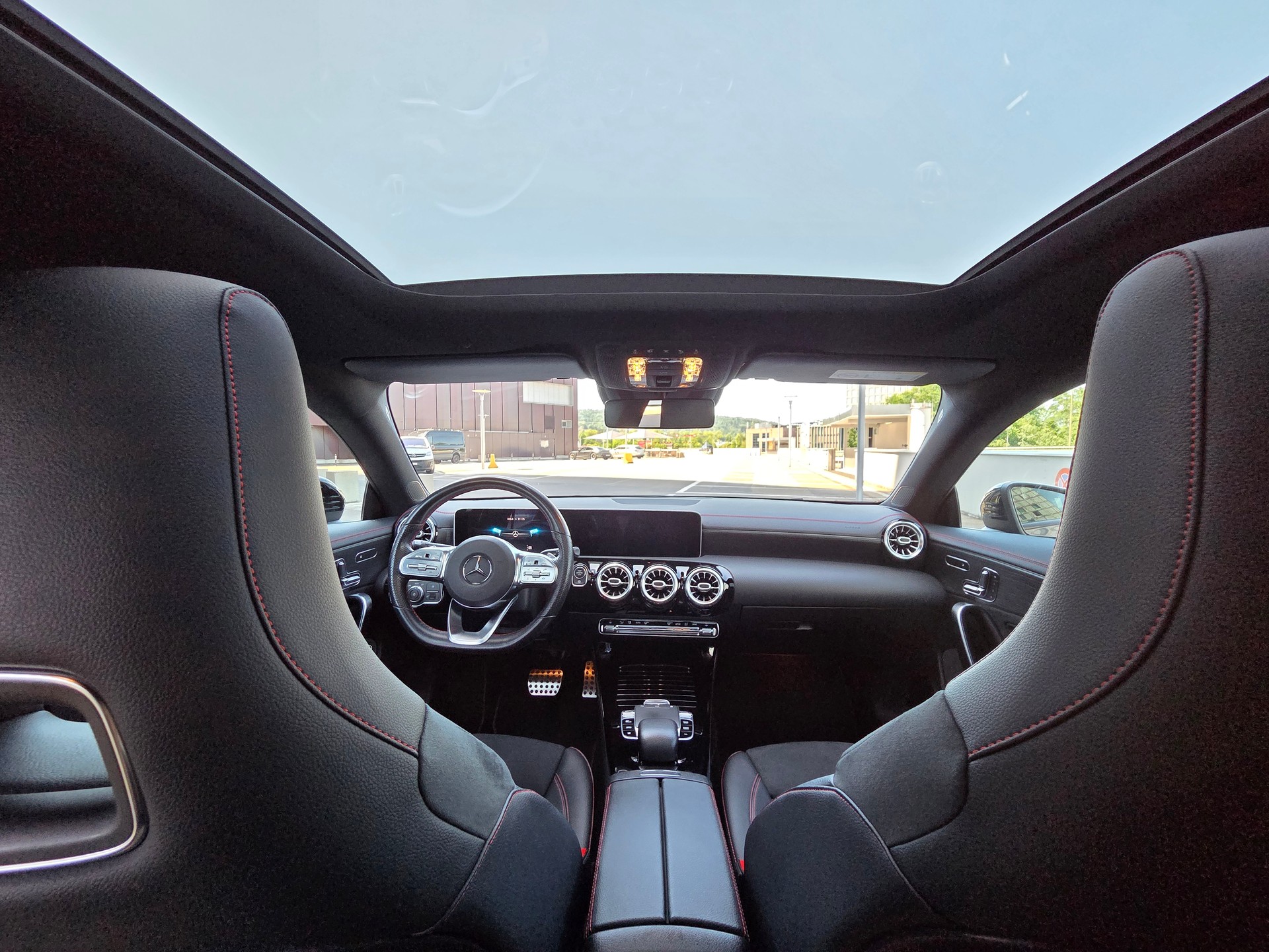 MERCEDES-BENZ CLA Shooting Brake 200 AMG Line-image-4