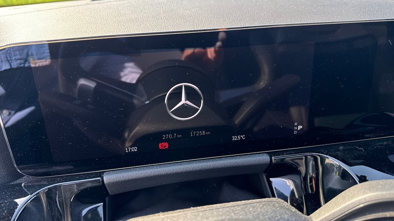MERCEDES-BENZ GLA 250 4Matic 8G-DCT-image-17