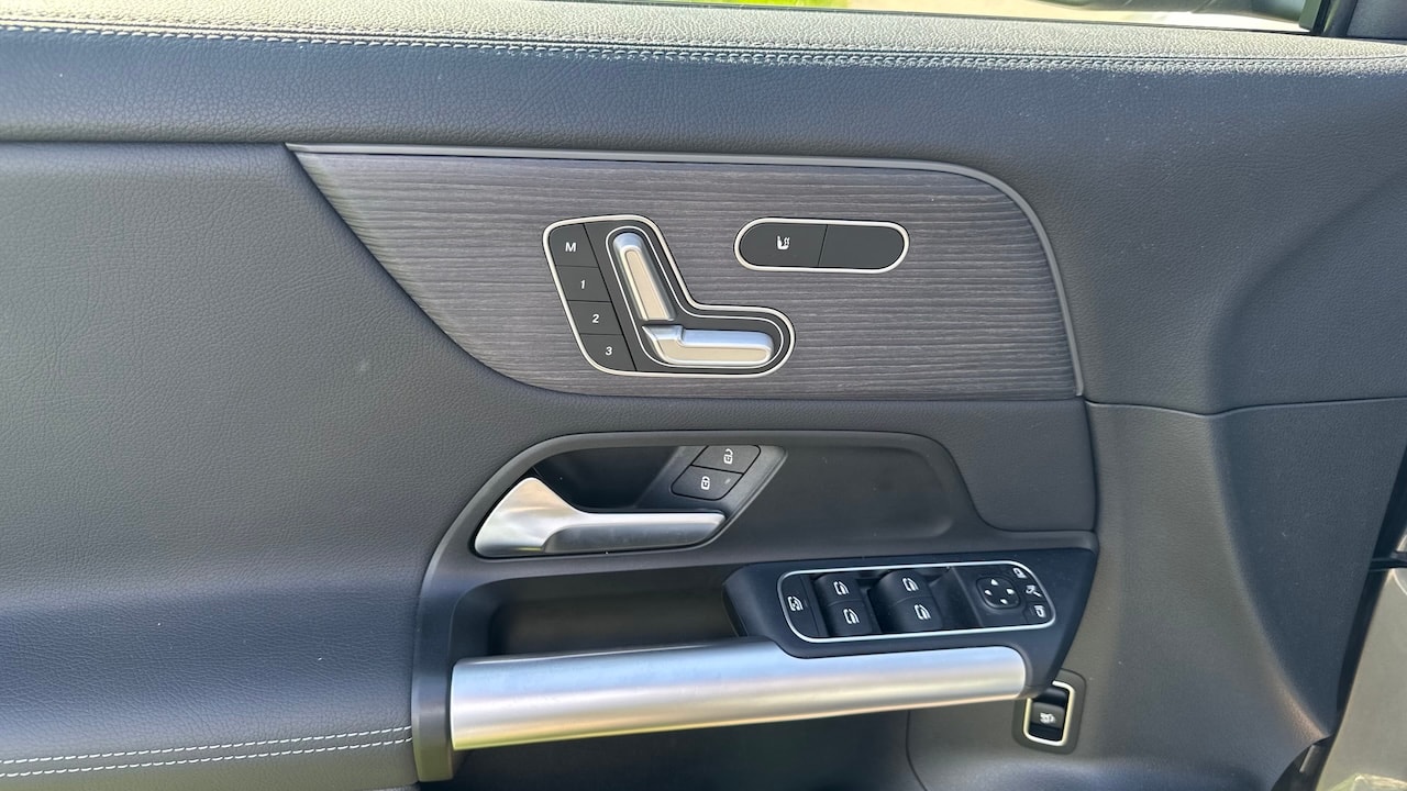 MERCEDES-BENZ GLA 250 4Matic 8G-DCT-image-18