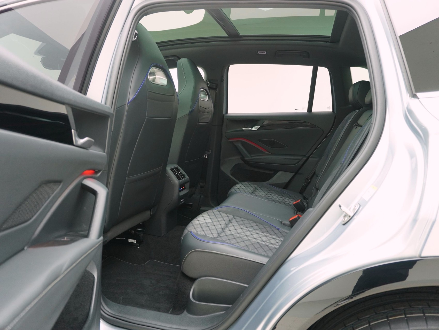 VW Tiguan 2.0 TSI DSG R-Line 4Motion-image-12