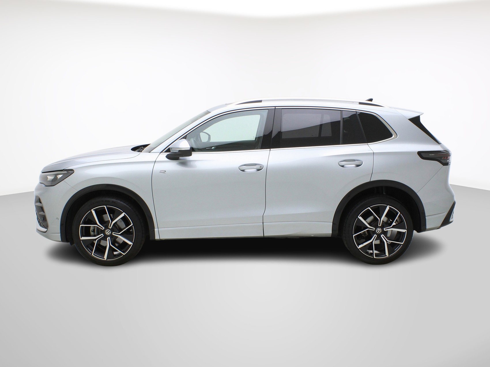 VW Tiguan 2.0 TSI DSG R-Line 4Motion-image-2
