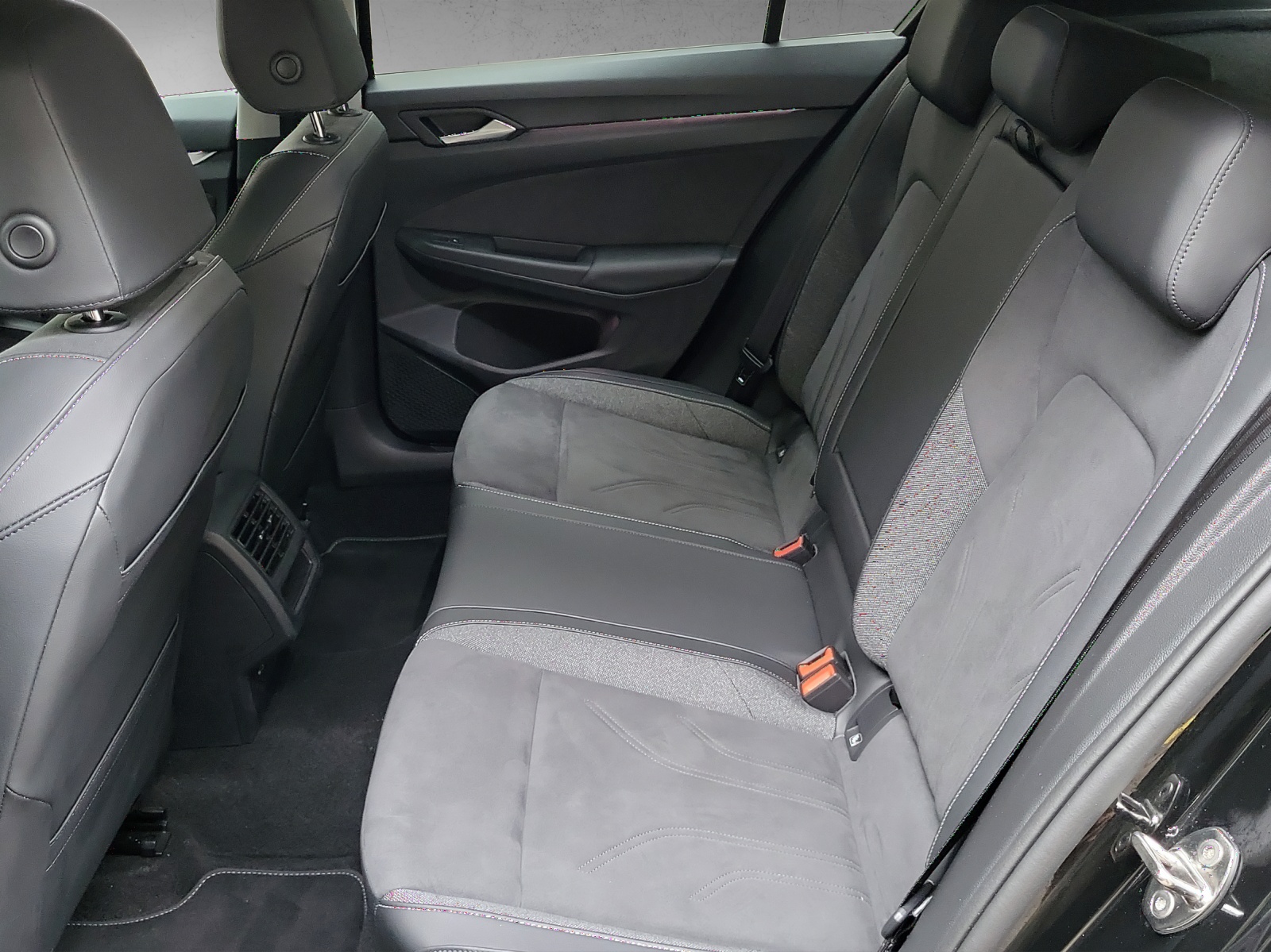 VW Golf United 1.5eTSI 115PS DSG-image-16