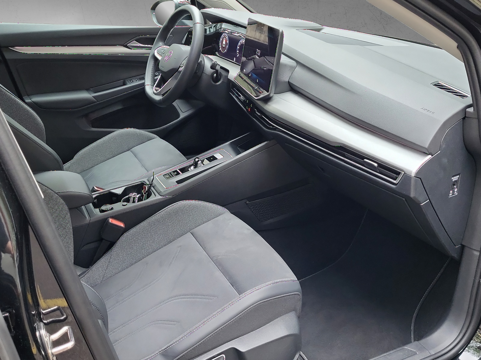 VW Golf United 1.5eTSI 115PS DSG-image-9
