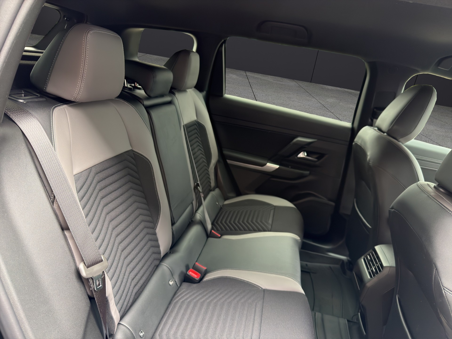 JEEP Compass 1.2 T e-Hybrid First Edition-image-9