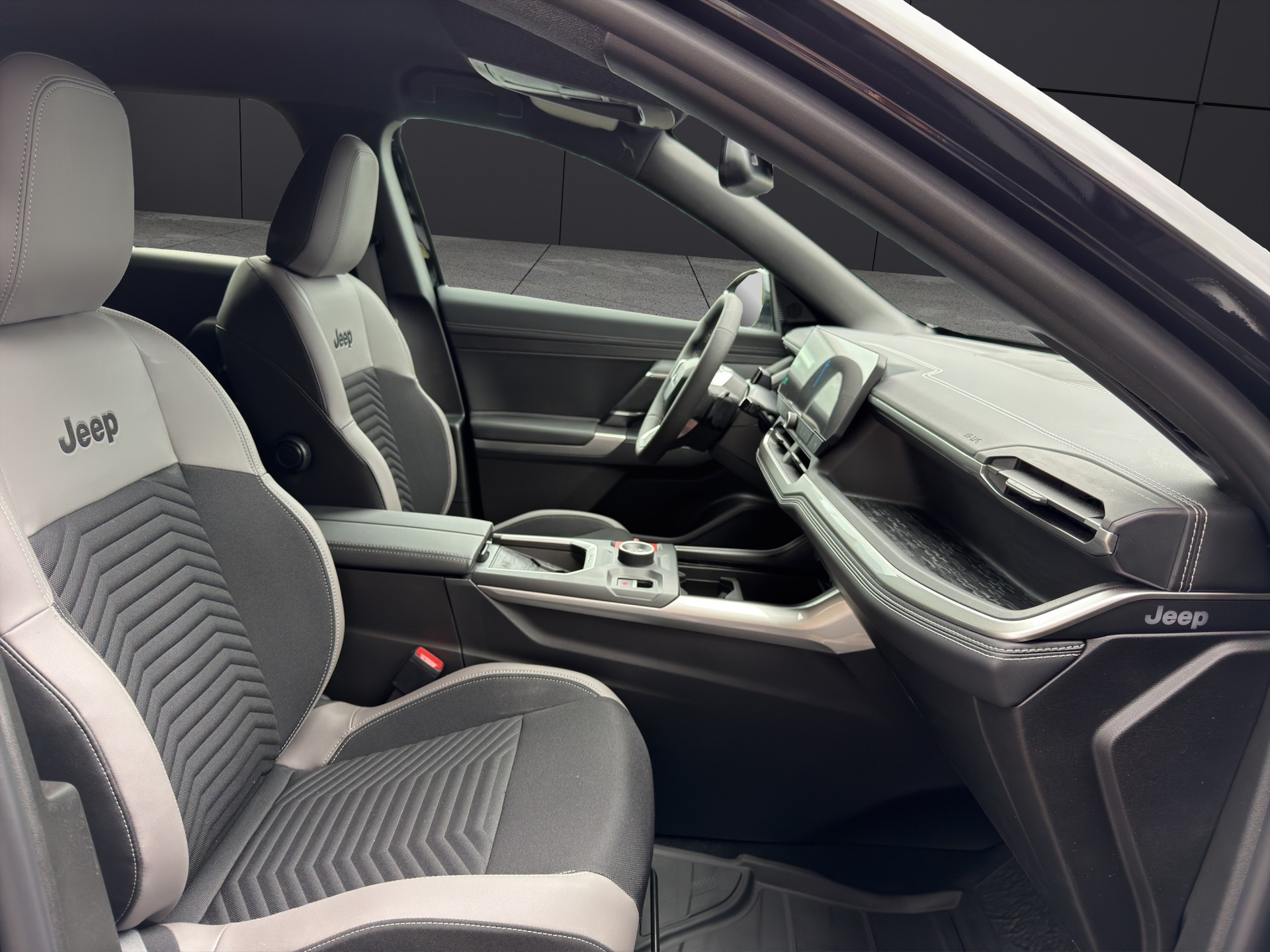 JEEP Compass 1.2 T e-Hybrid First Edition-image-10