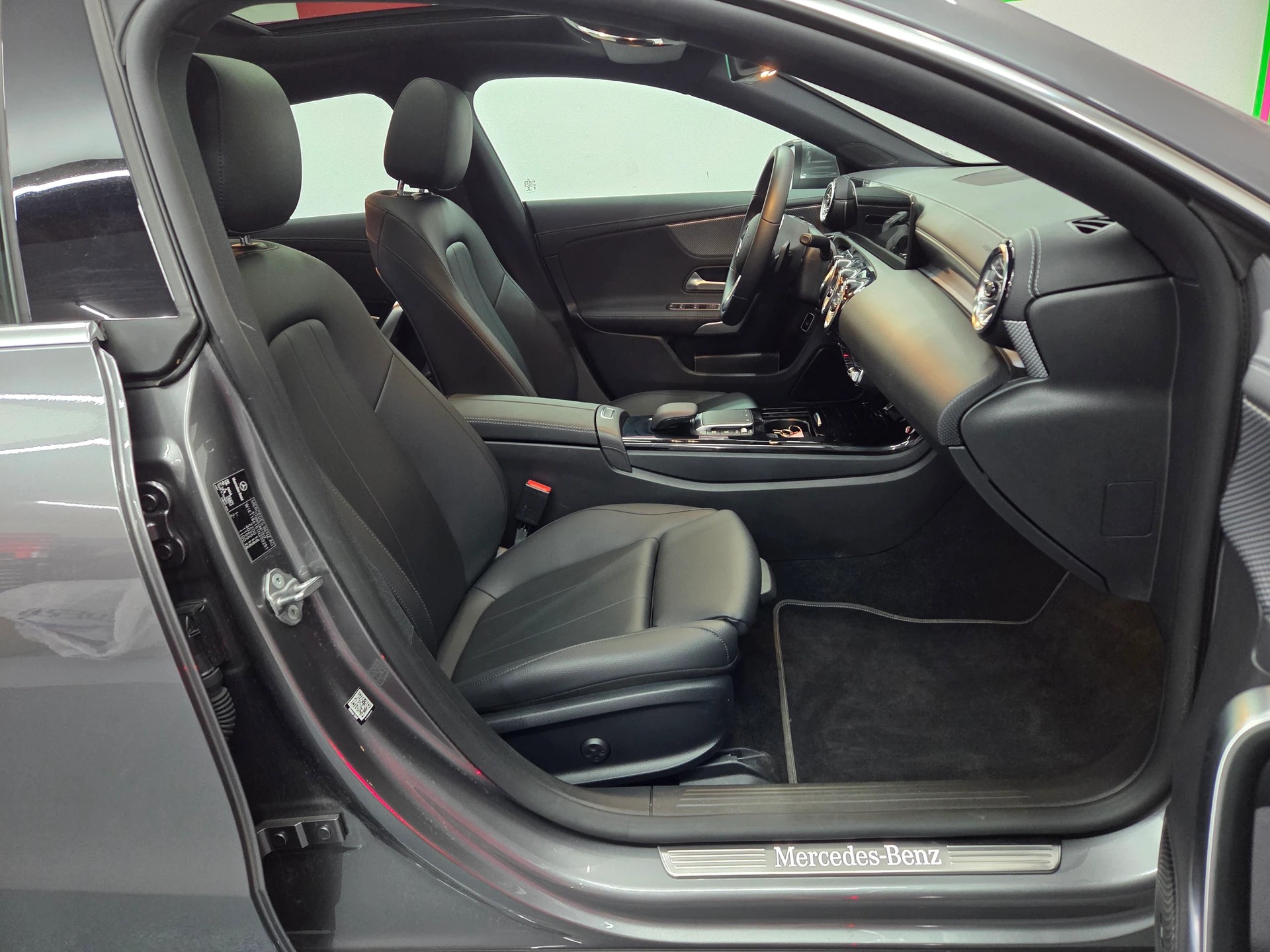MERCEDES-BENZ CLA Shooting Brake 220 d 4Matic Progressive-image-11
