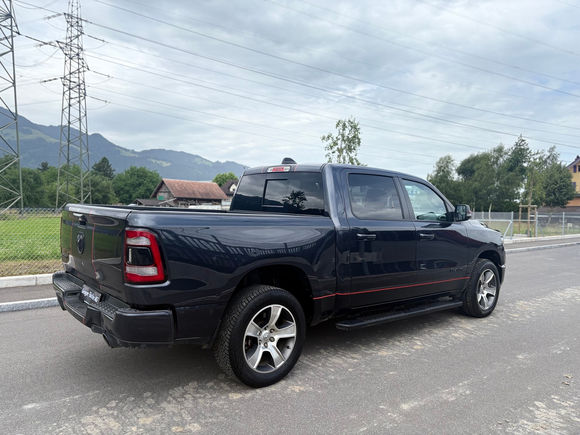 DODGE Ram Sport 1500 4x4 Hemi V8-showroom-element-3