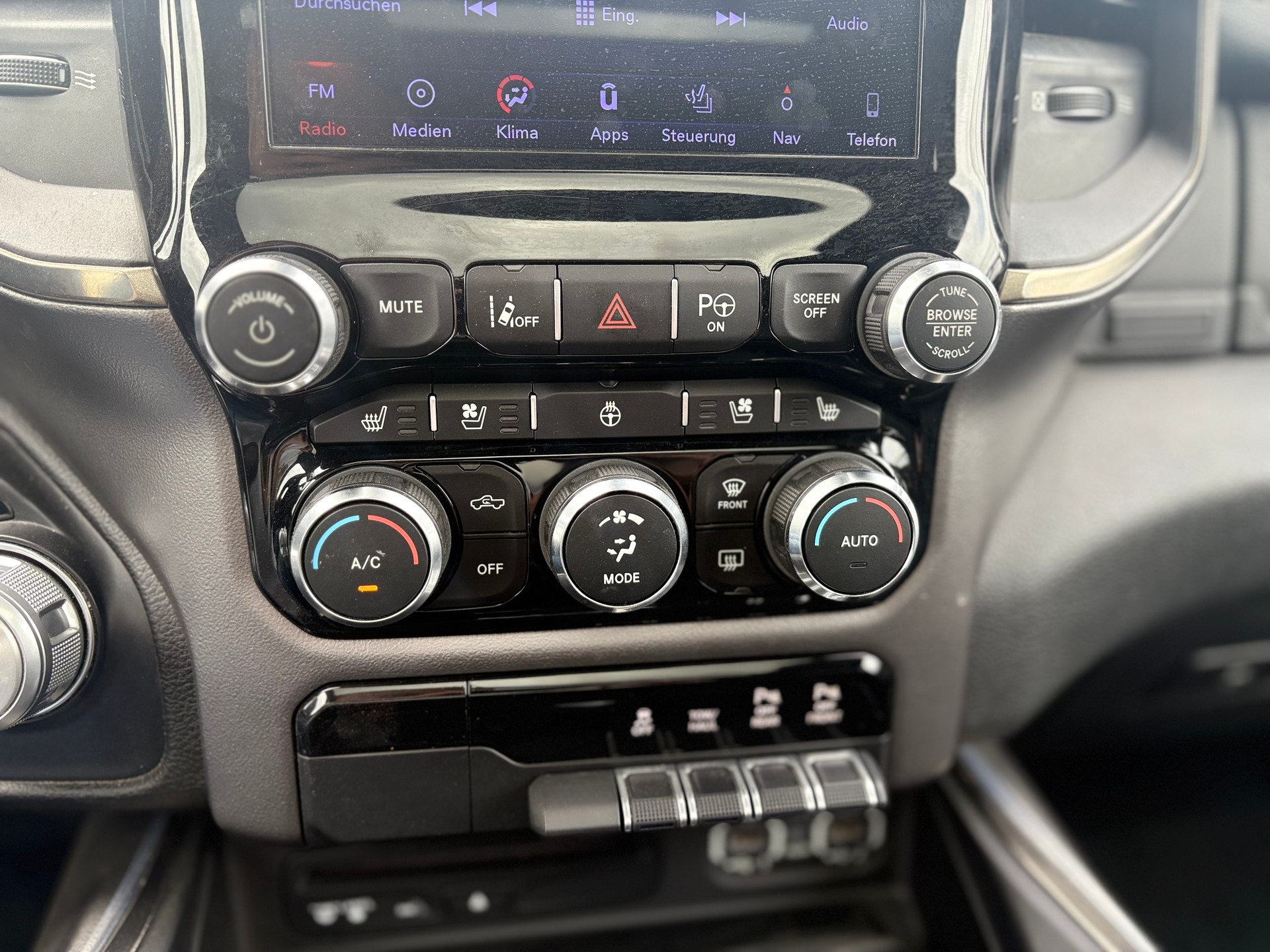 DODGE Ram Sport 1500 4x4 Hemi V8-image-13