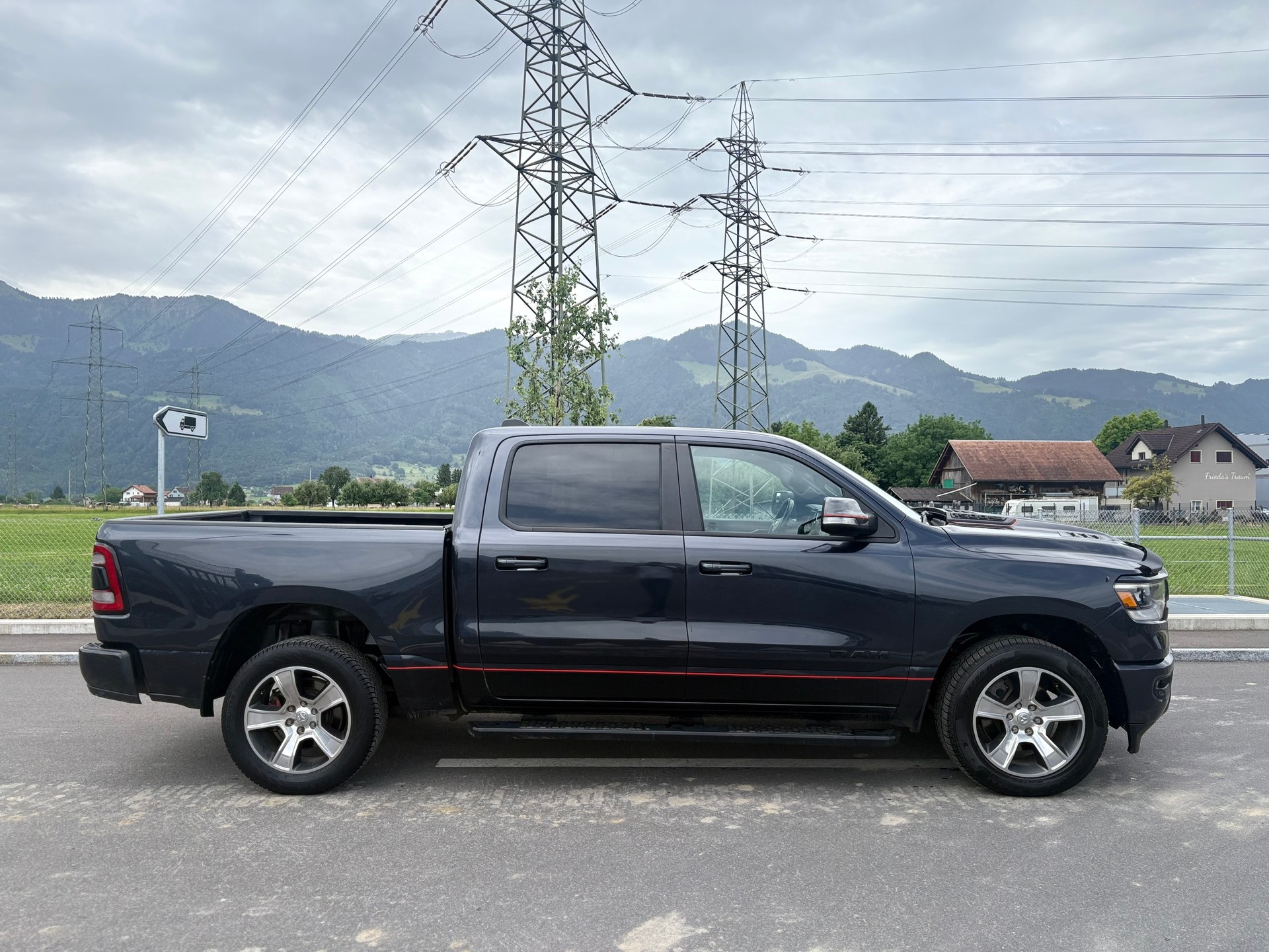DODGE Ram Sport 1500 4x4 Hemi V8-showroom-element-2