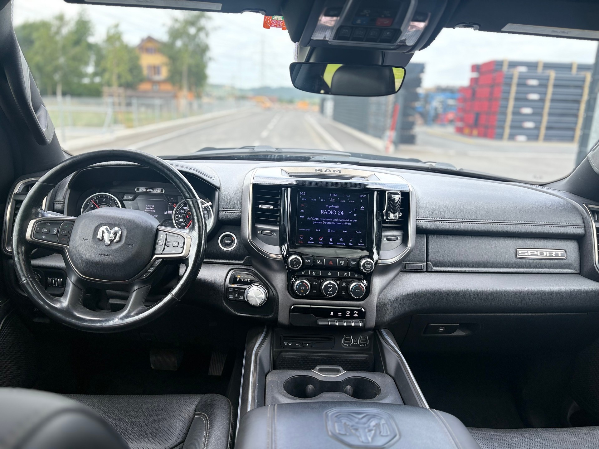 DODGE Ram Sport 1500 4x4 Hemi V8-image-11