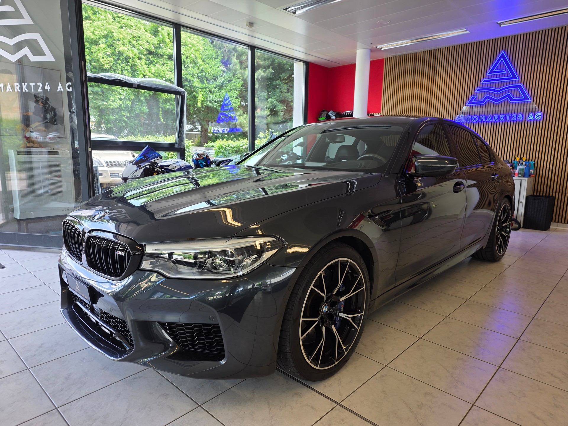 BMW M5 xDrive-image-2