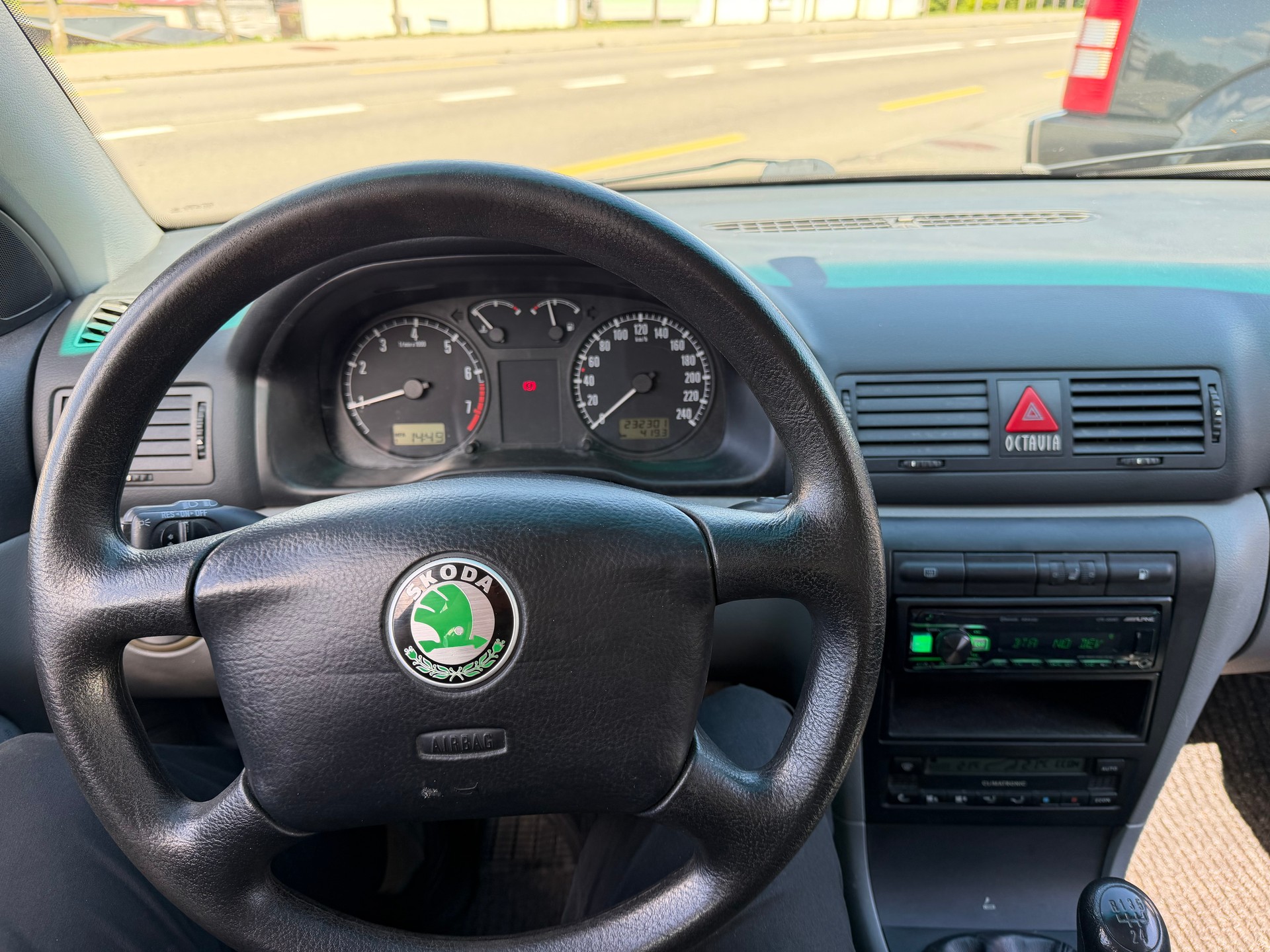 SKODA Octavia 1.8 Turbo SLX-image-5