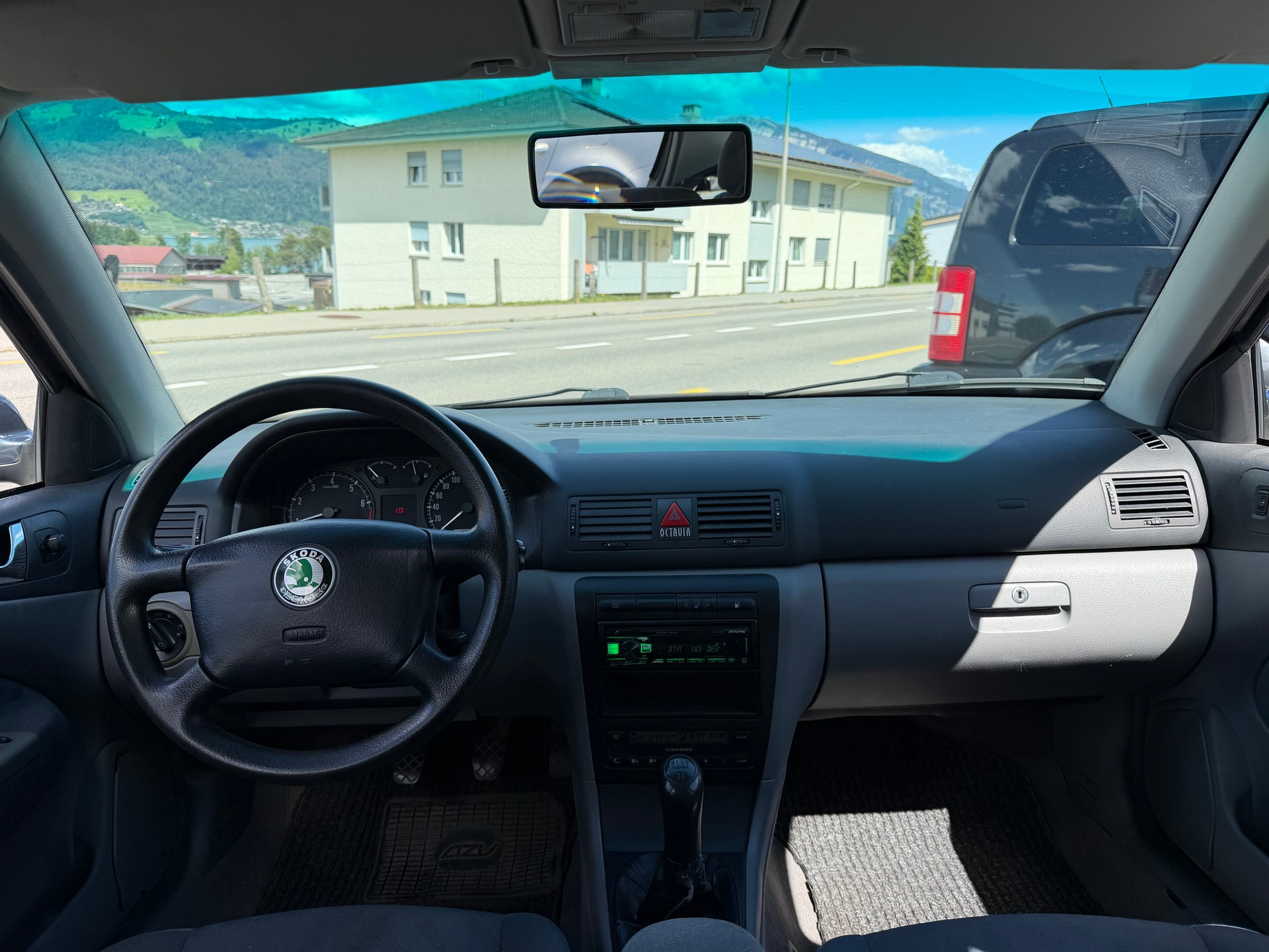 SKODA Octavia 1.8 Turbo SLX-image-4