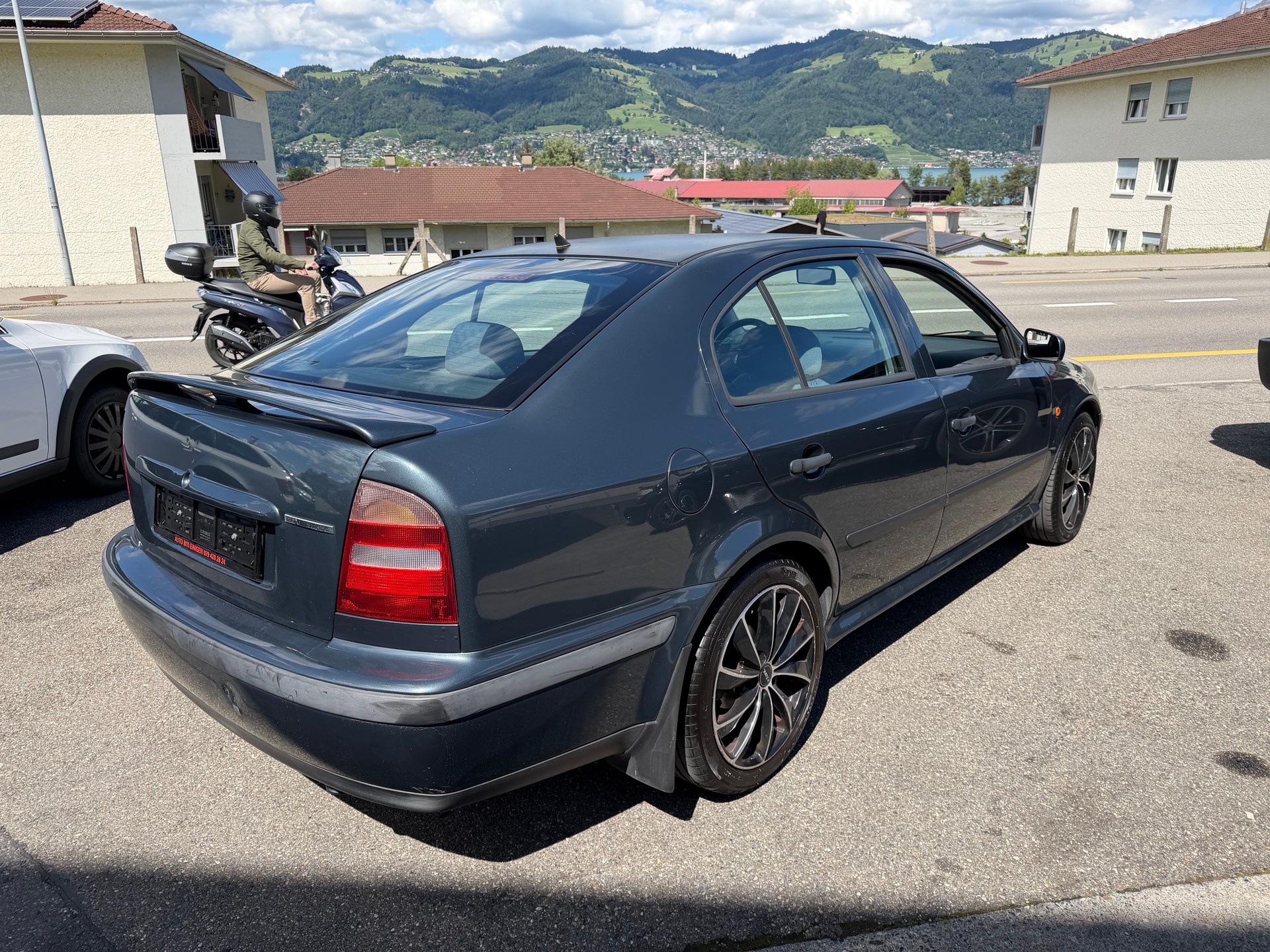 SKODA Octavia 1.8 Turbo SLX-image-2