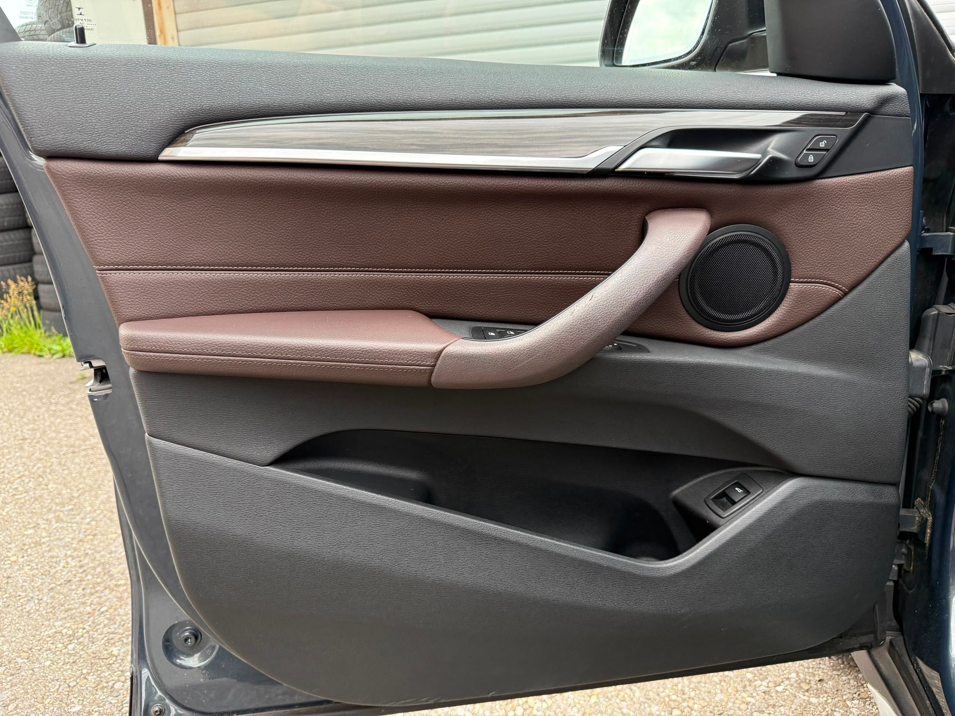 BMW X1 25i xDrive SAG-image-7