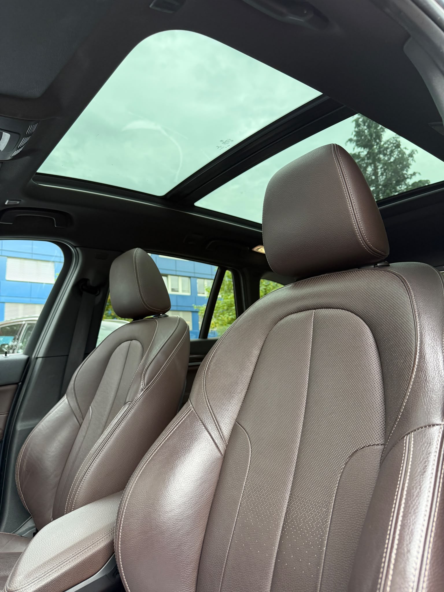 BMW X1 25i xDrive SAG-image-10