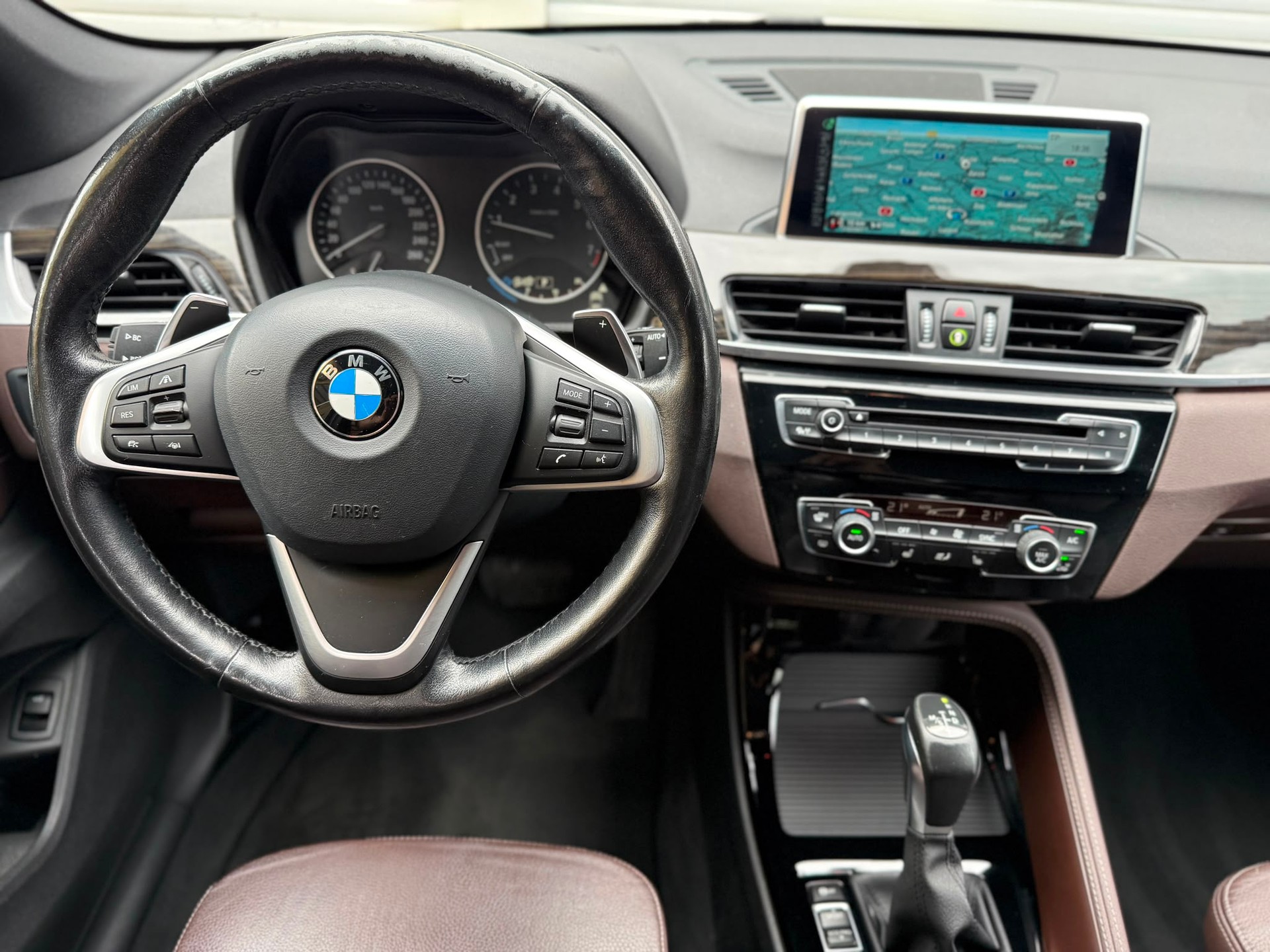 BMW X1 25i xDrive SAG-image-12