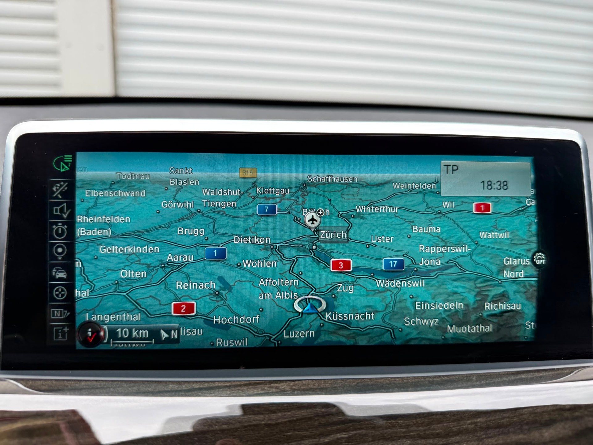 BMW X1 25i xDrive SAG-image-15