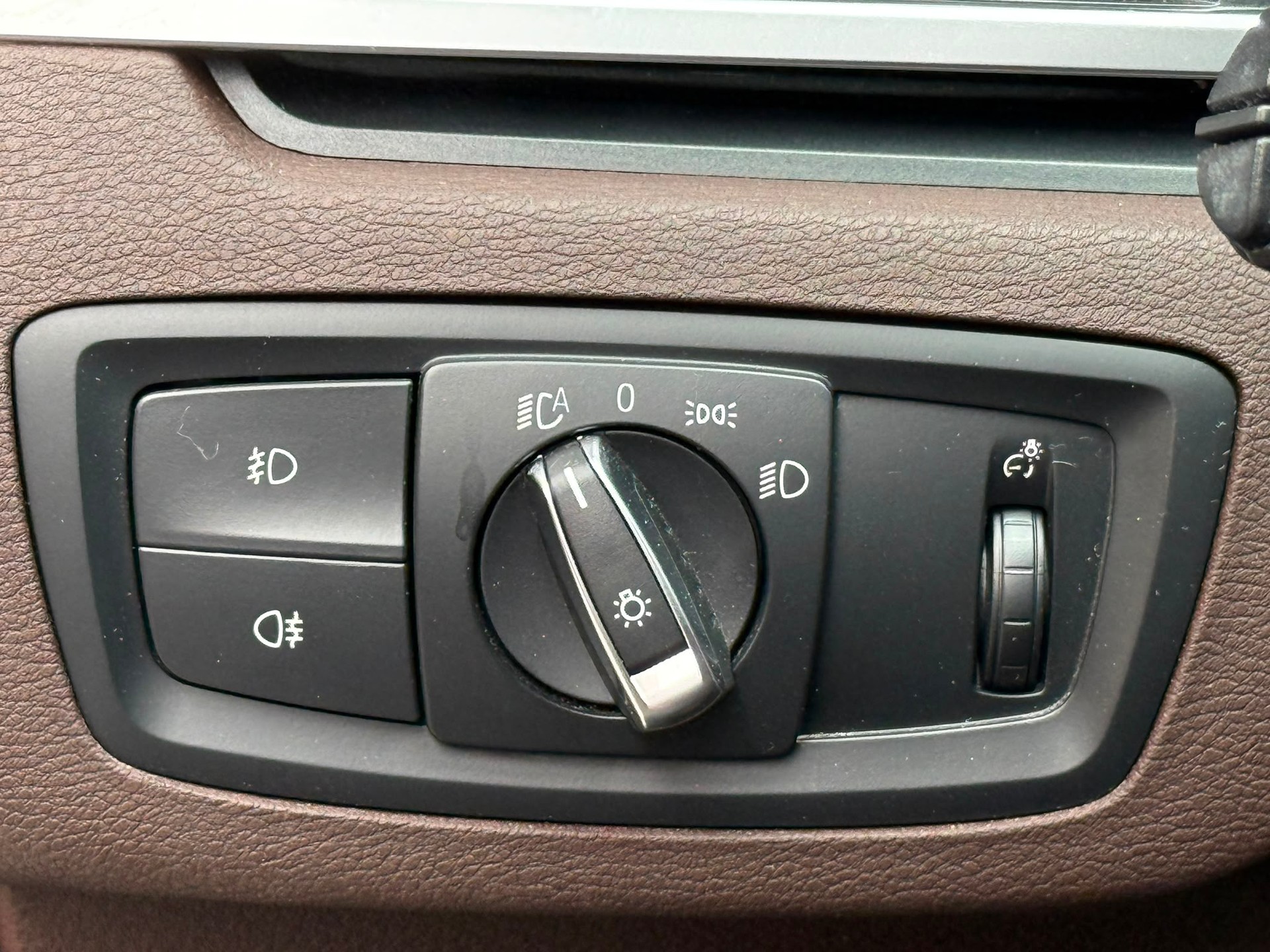 BMW X1 25i xDrive SAG-image-16