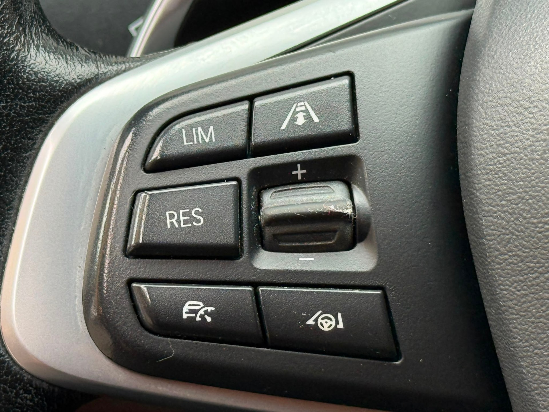 BMW X1 25i xDrive SAG-image-18