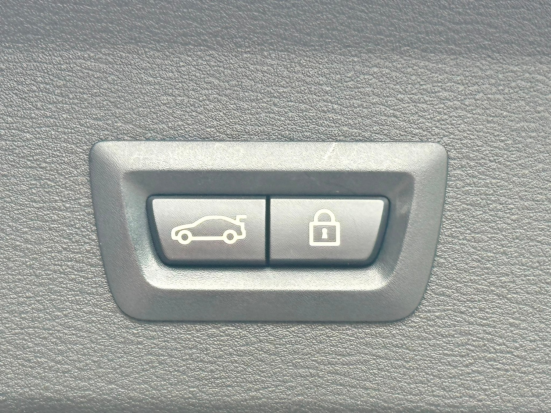 BMW X1 25i xDrive SAG-image-21