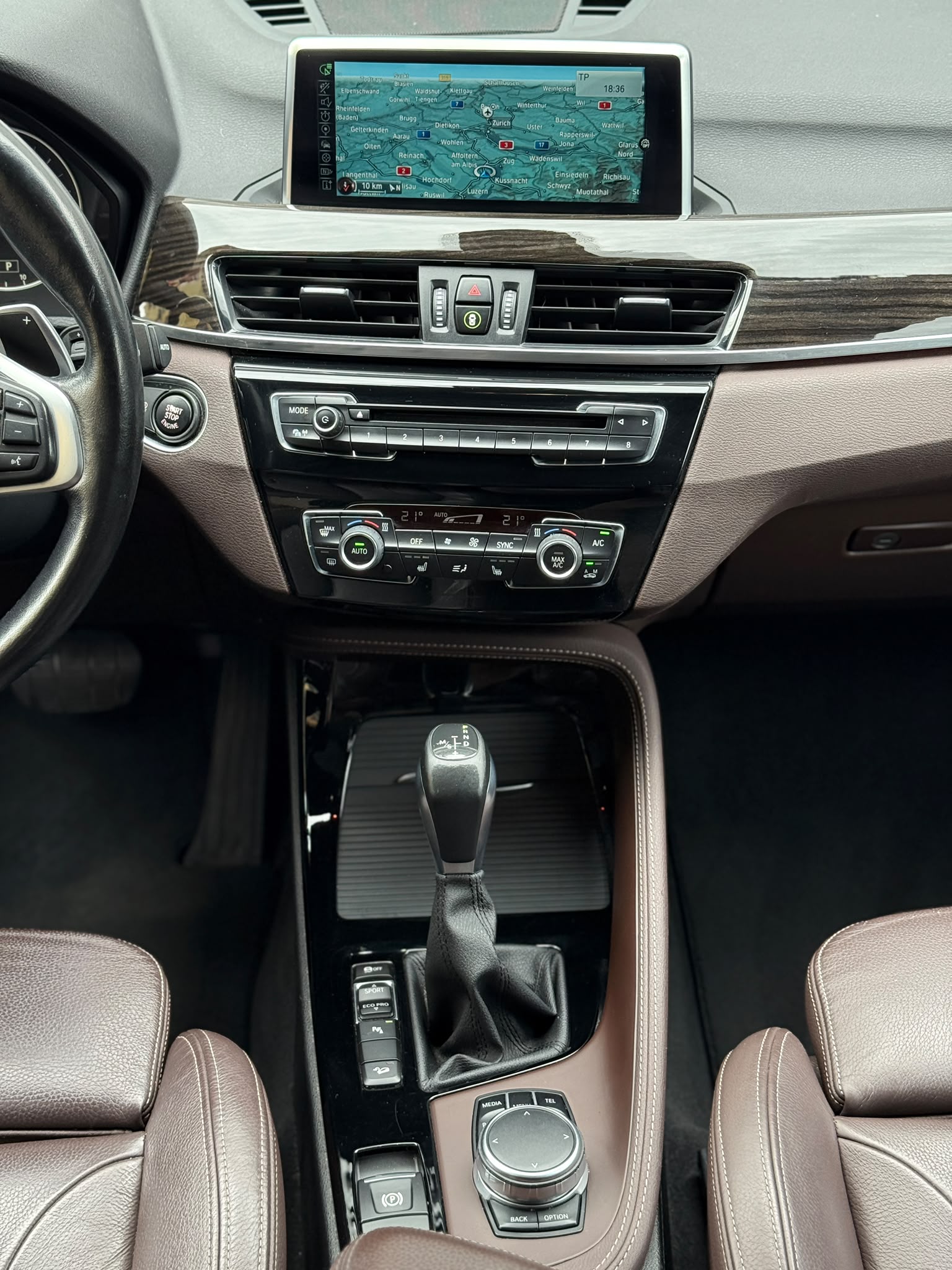 BMW X1 25i xDrive SAG-image-13