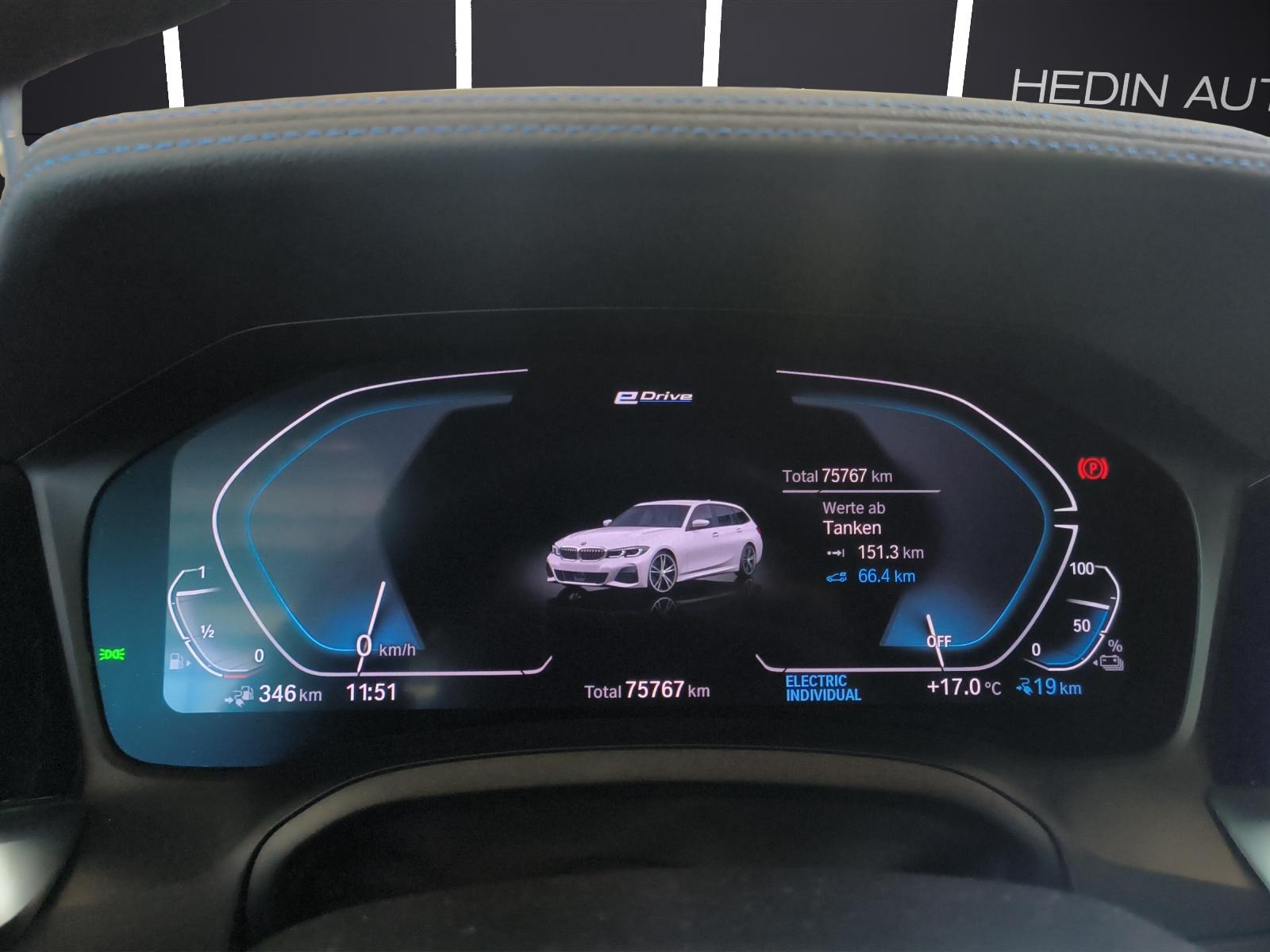 BMW 330e xDrive SAG Touring-image-16