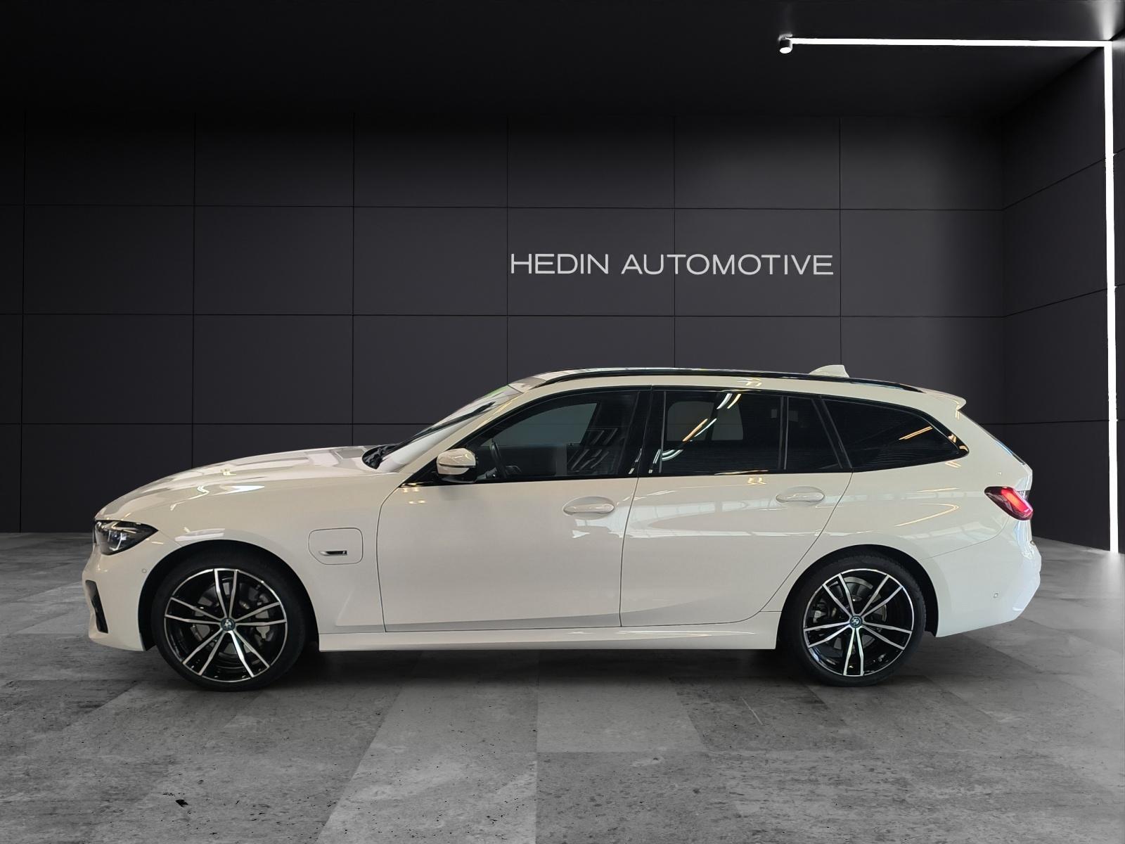 BMW 330e xDrive SAG Touring-image-1