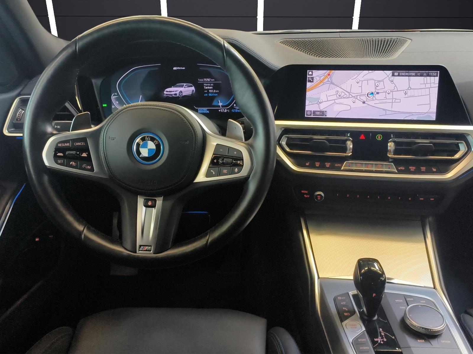 BMW 330e xDrive SAG Touring-image-18