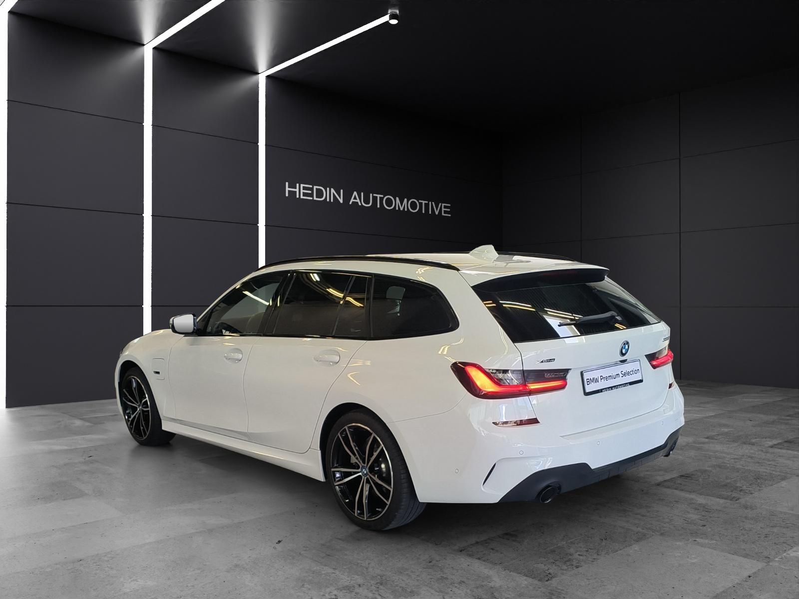 BMW 330e xDrive SAG Touring-image-2