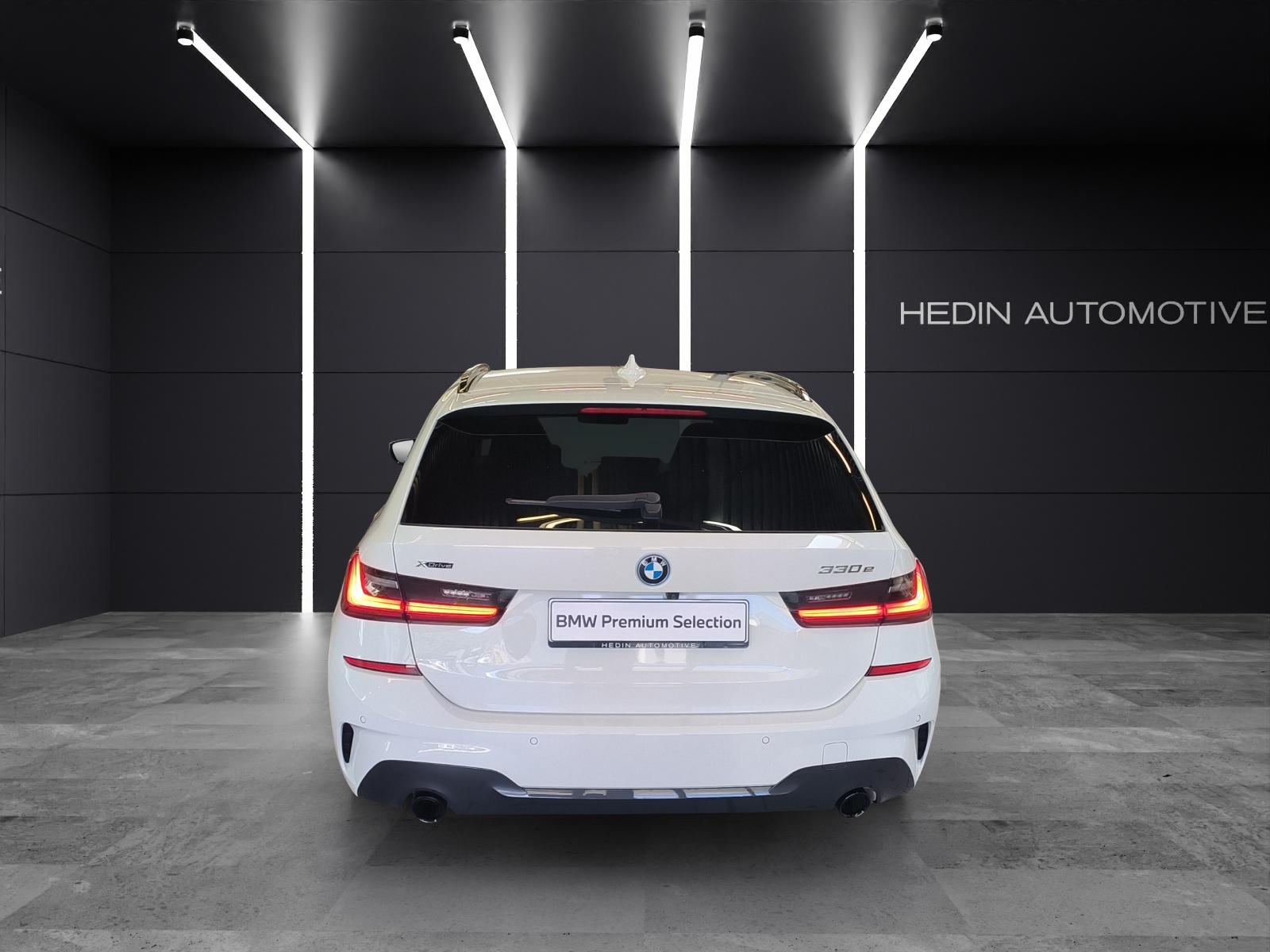 BMW 330e xDrive SAG Touring-image-3