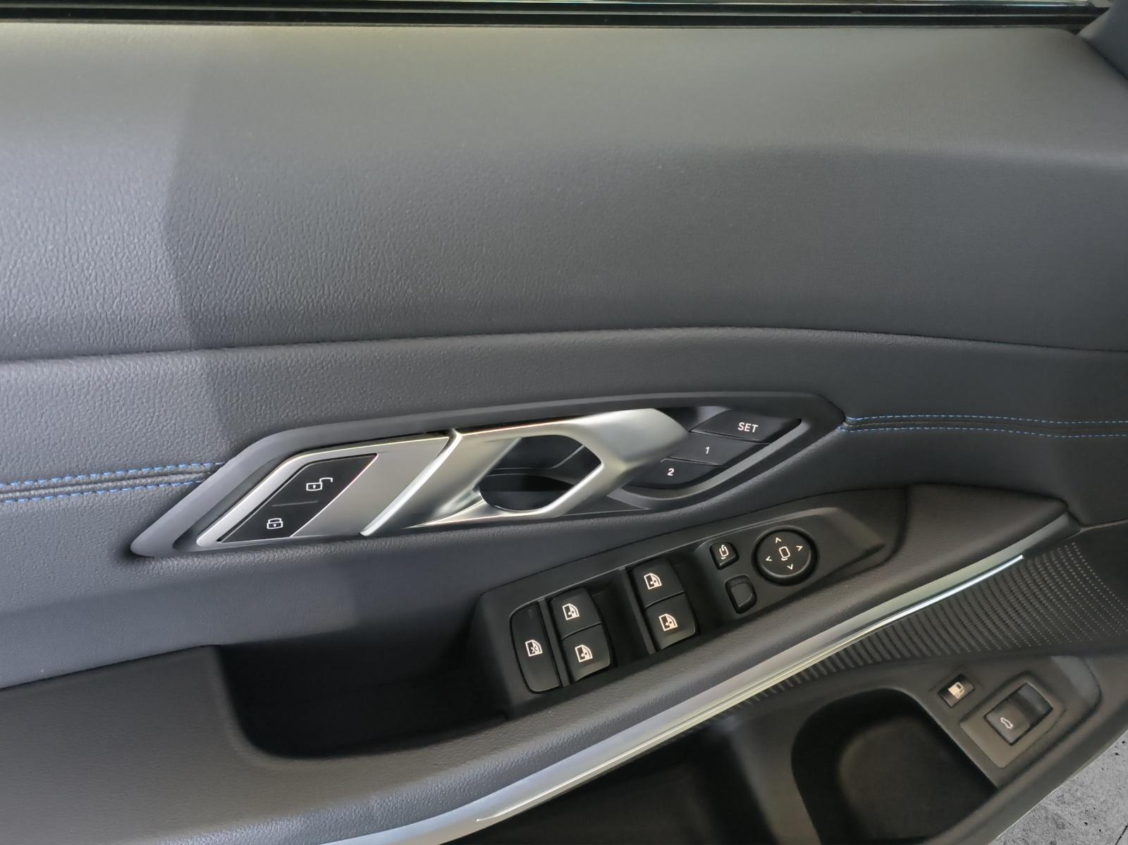 BMW 330e xDrive SAG Touring-image-10