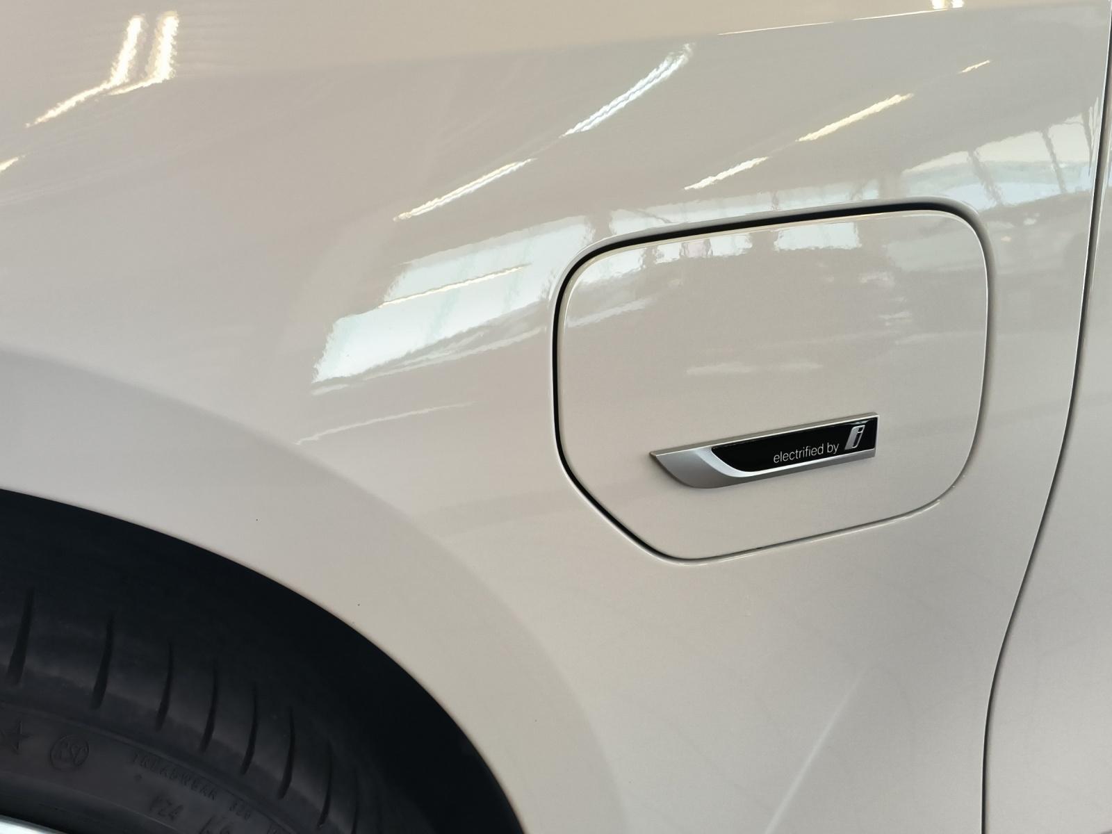 BMW 330e xDrive SAG Touring-image-22